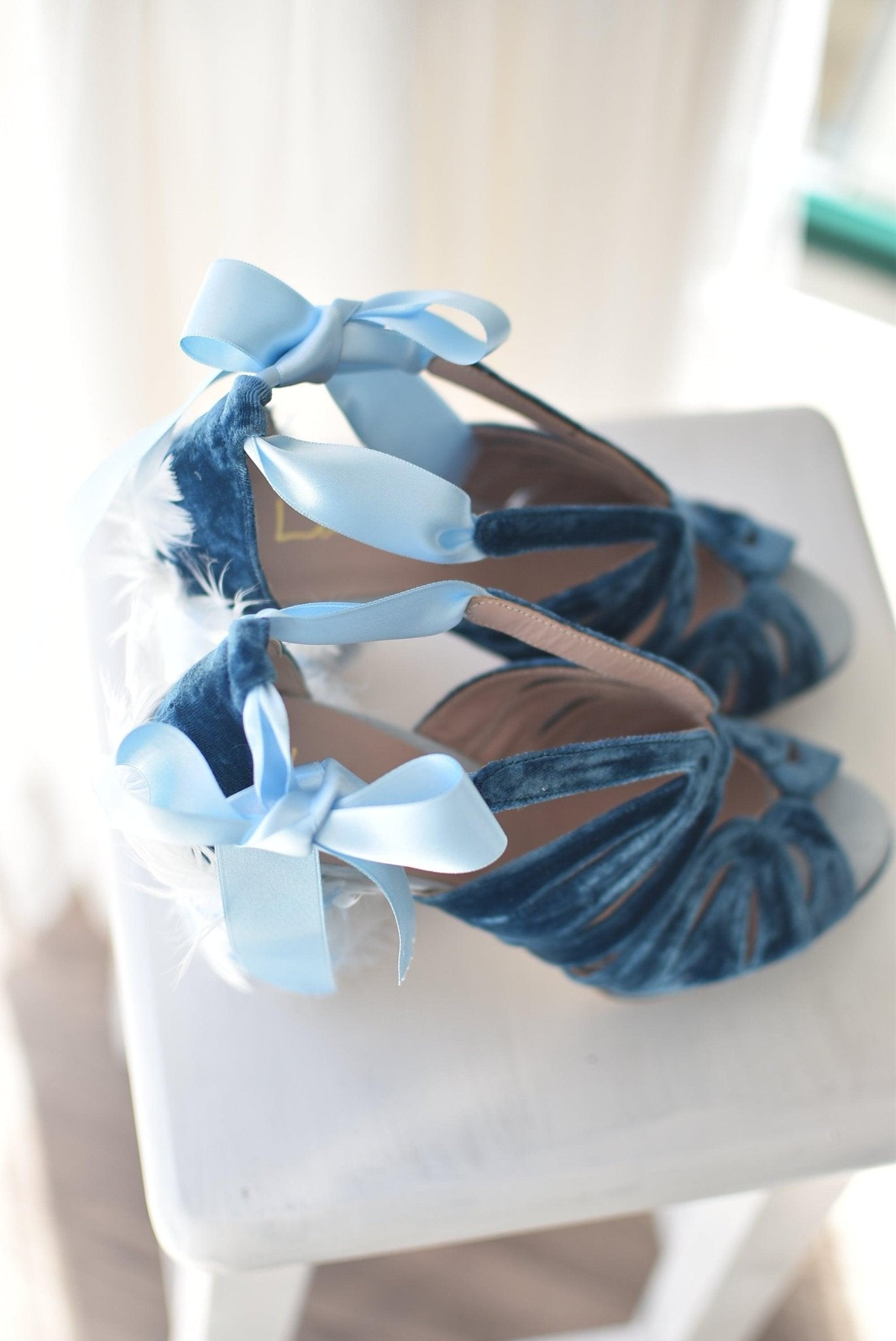 ARAVIS Azul Marlin plumas naturales 11 - zapatos_novia