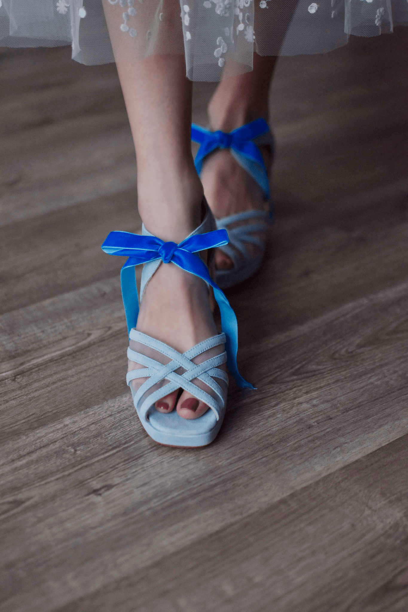 CIARA celeste bordado blanco Horma Reina 6 cm - zapatos_novia