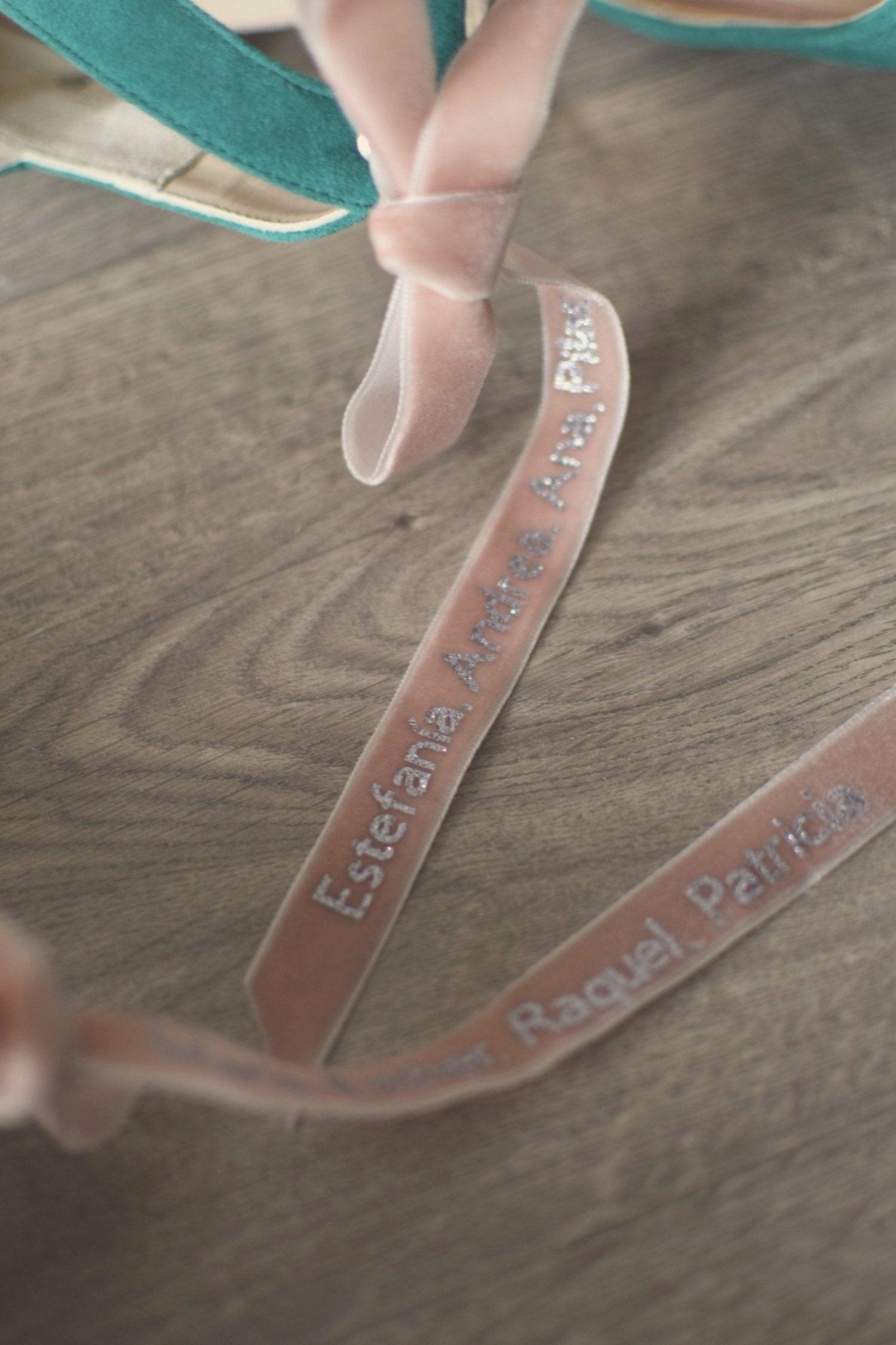 Cinta de terciopelo con NOMBRES - zapatos_novia