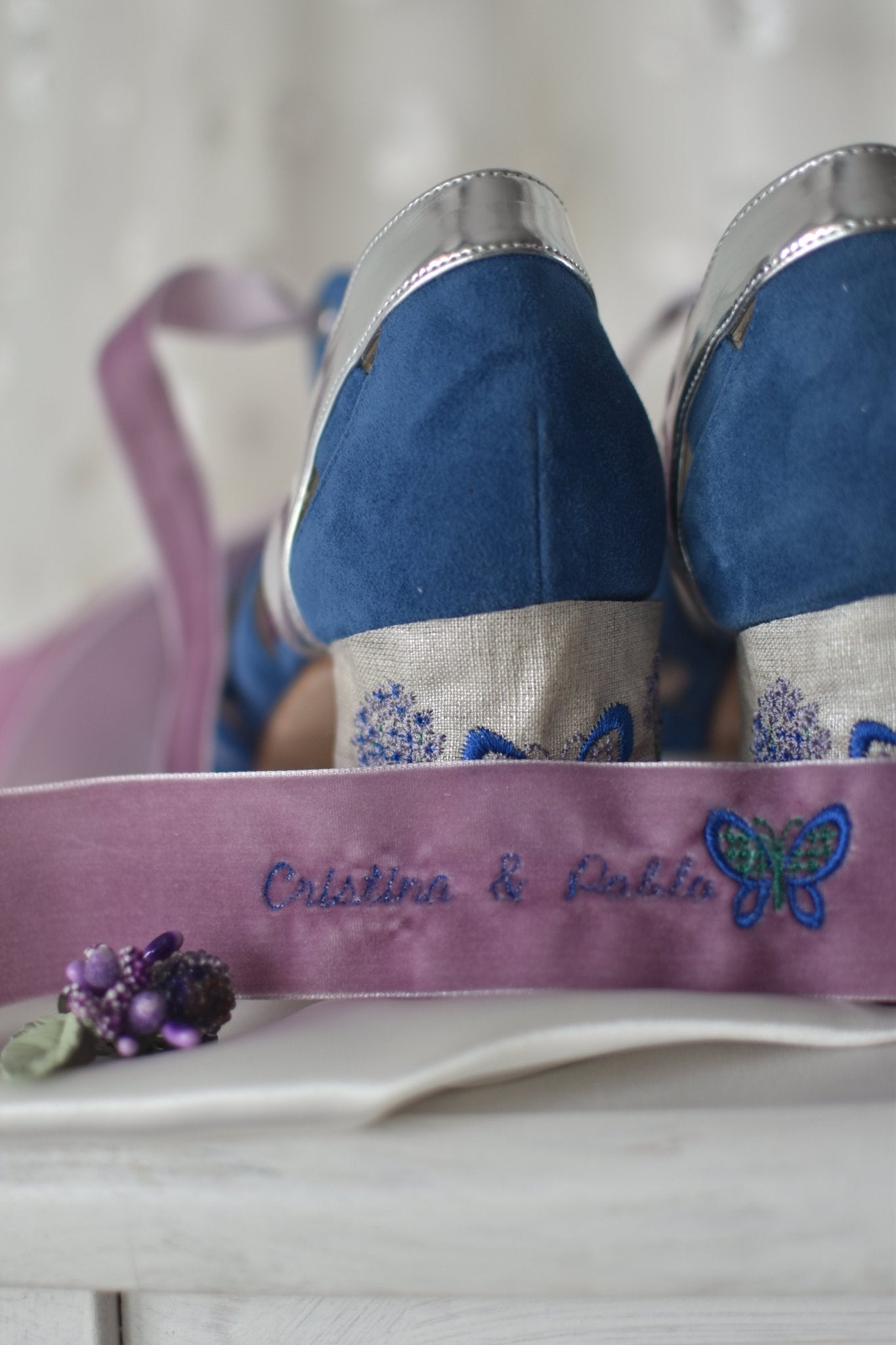 Cinta de terciopelo novia nombres y mariposa - zapatos_novia