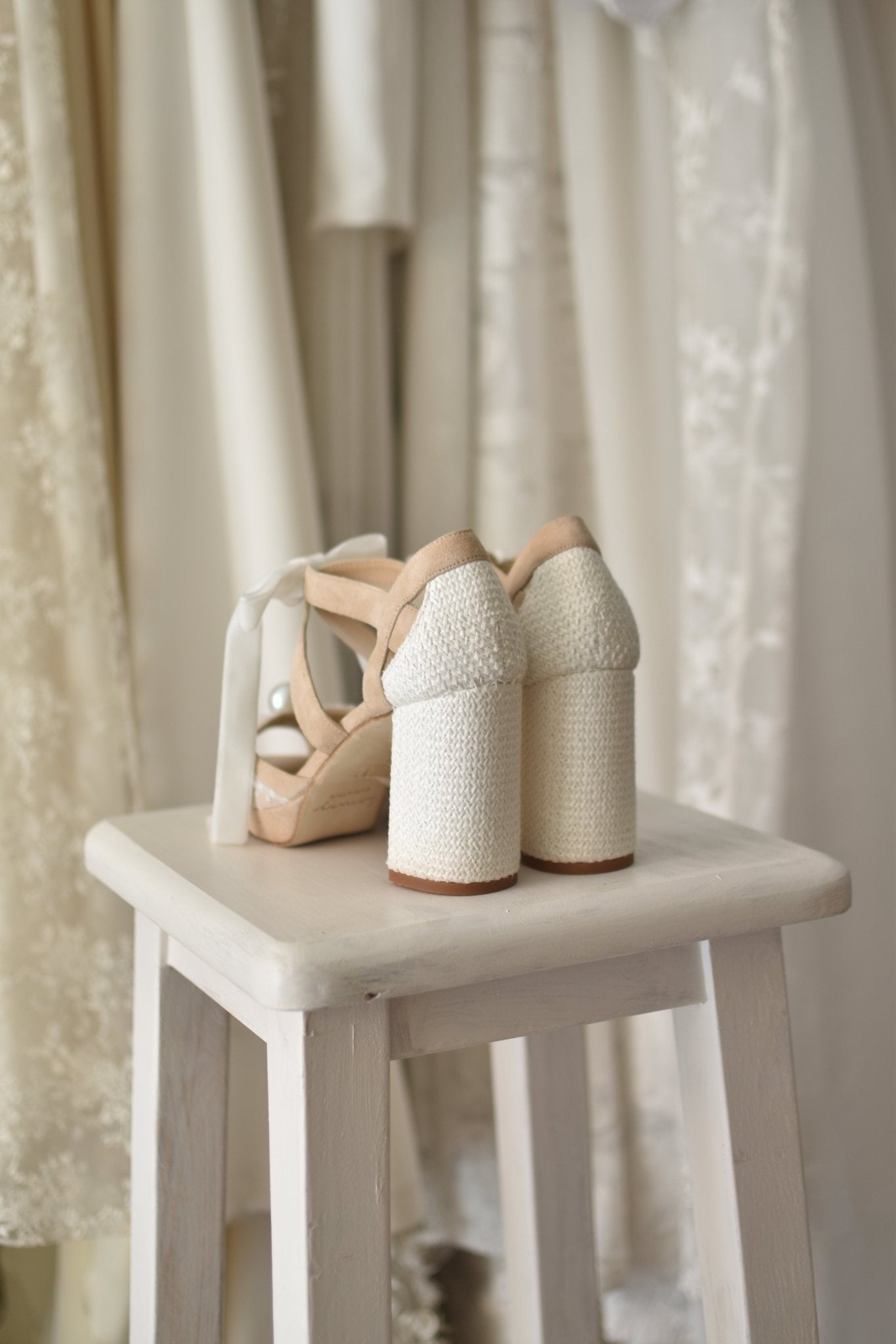 .EN STOCK ÁGNES beige rafia perla Talla 38 - zapatos_novia