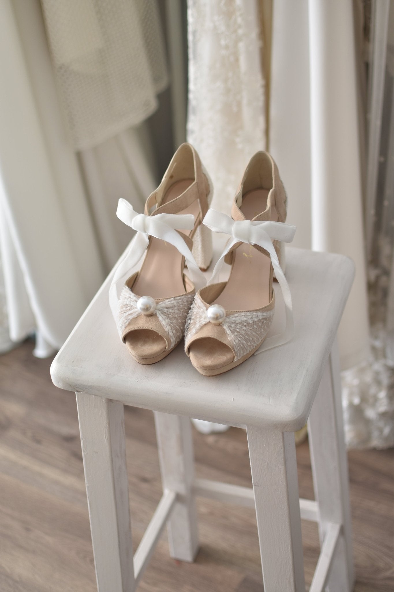 .EN STOCK ÁGNES beige rafia perla Talla 38 - zapatos_novia