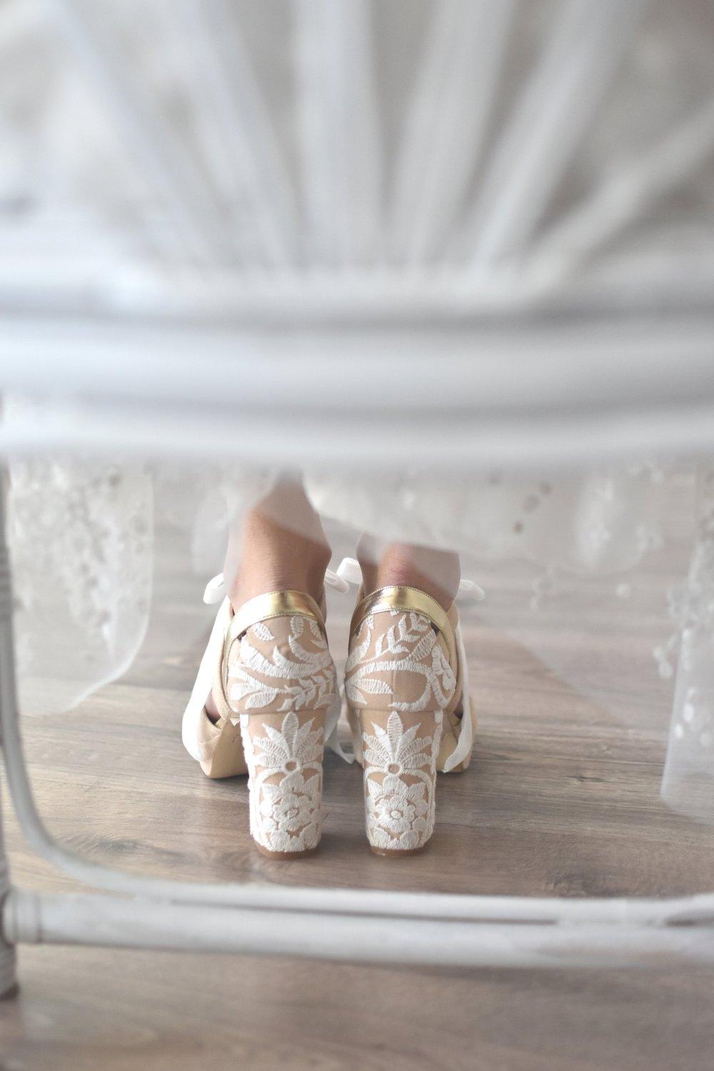HERA abierto beige bordado YAUM 95 - zapatos_novia