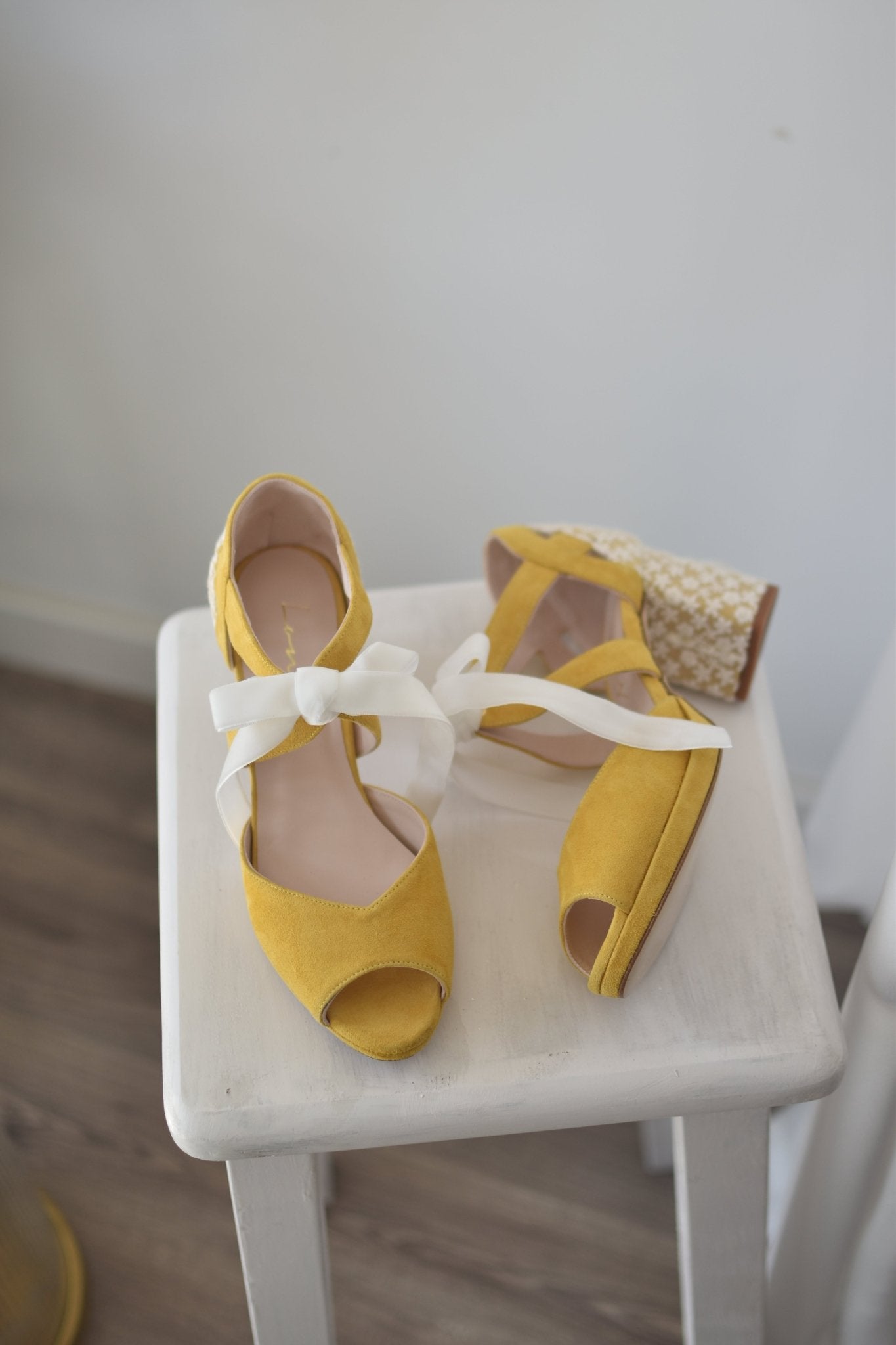 HERA abierto mostaza Marion petit - zapatos_novia