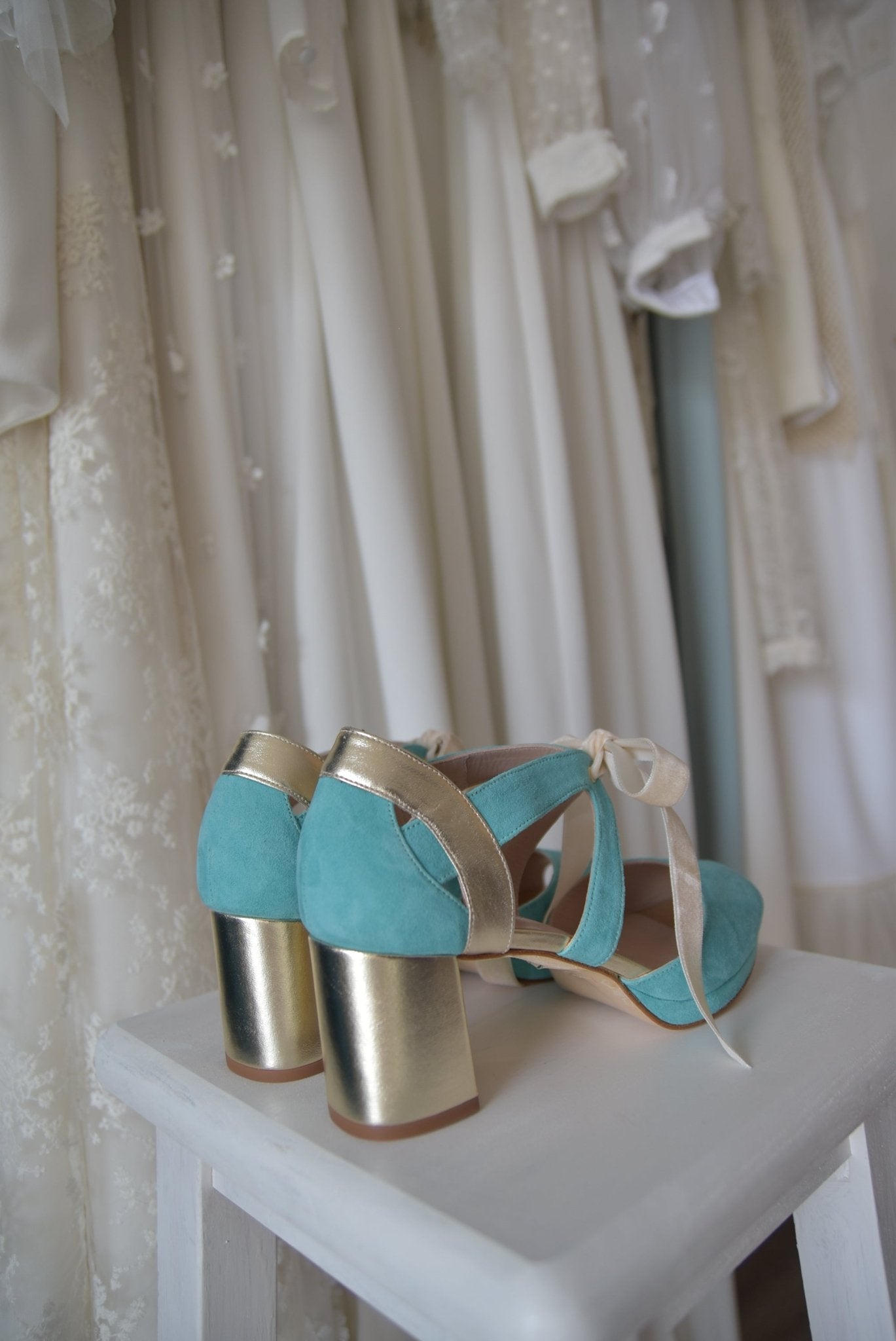 Hera abierto turquesa y oro petit - zapatos_novia