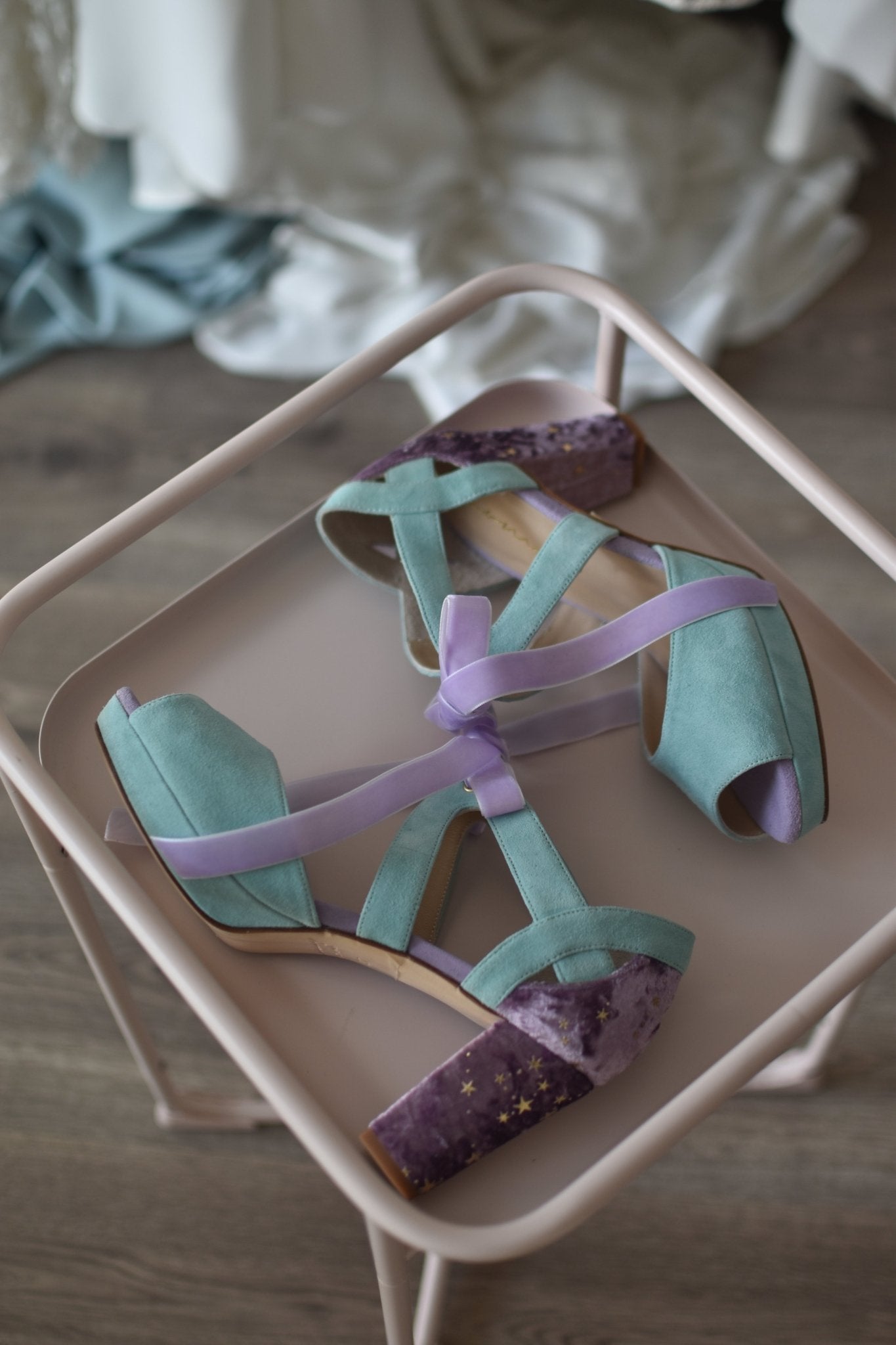 HERA aqua y lavanda velvet Constelación midi - zapatos_novia