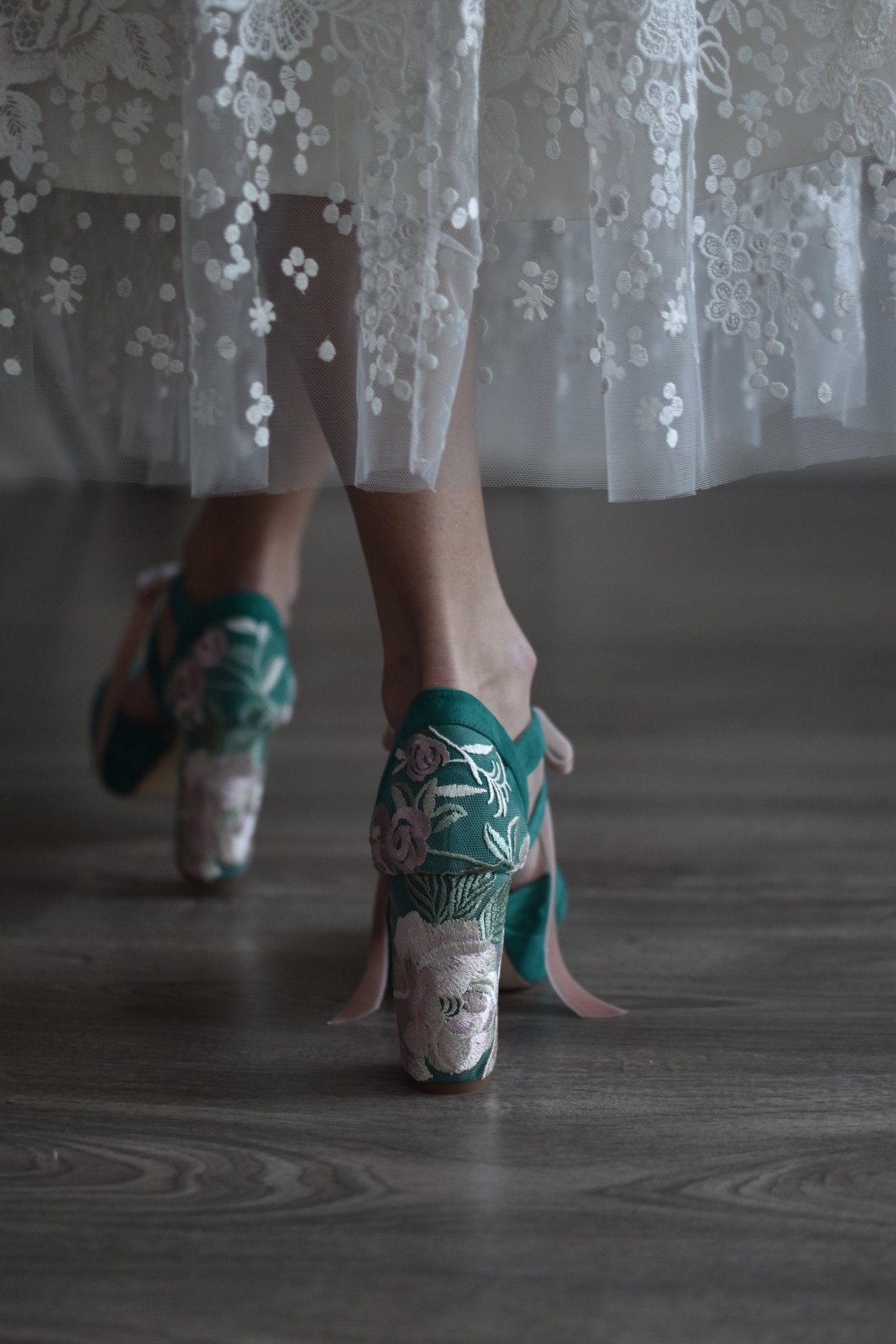 Hera cerrado verde olvido bordado Atenas 95 - zapatos_novia