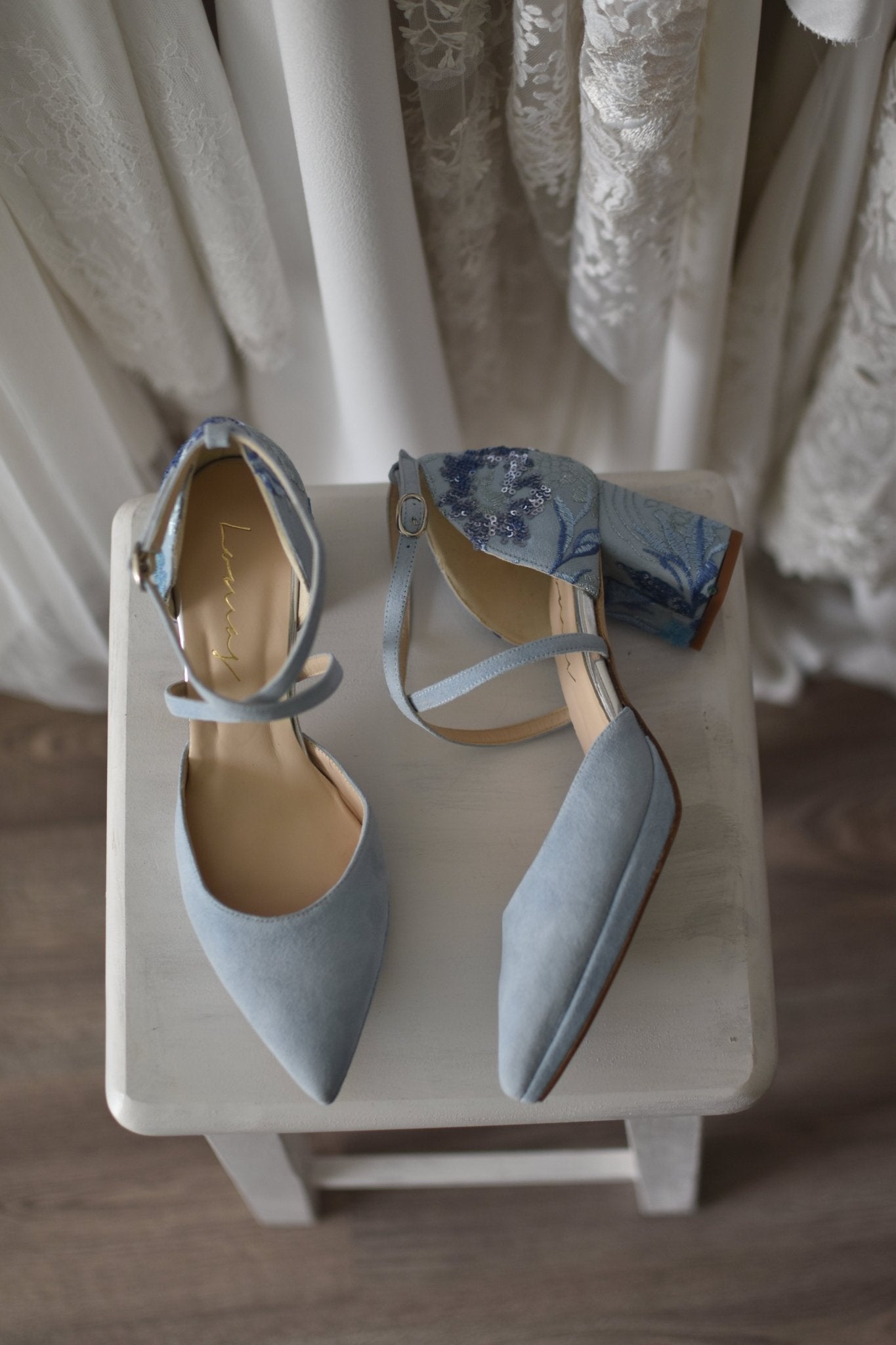 LOLA nuevo separado azul Daphne bordado Grafito - zapatos_novia