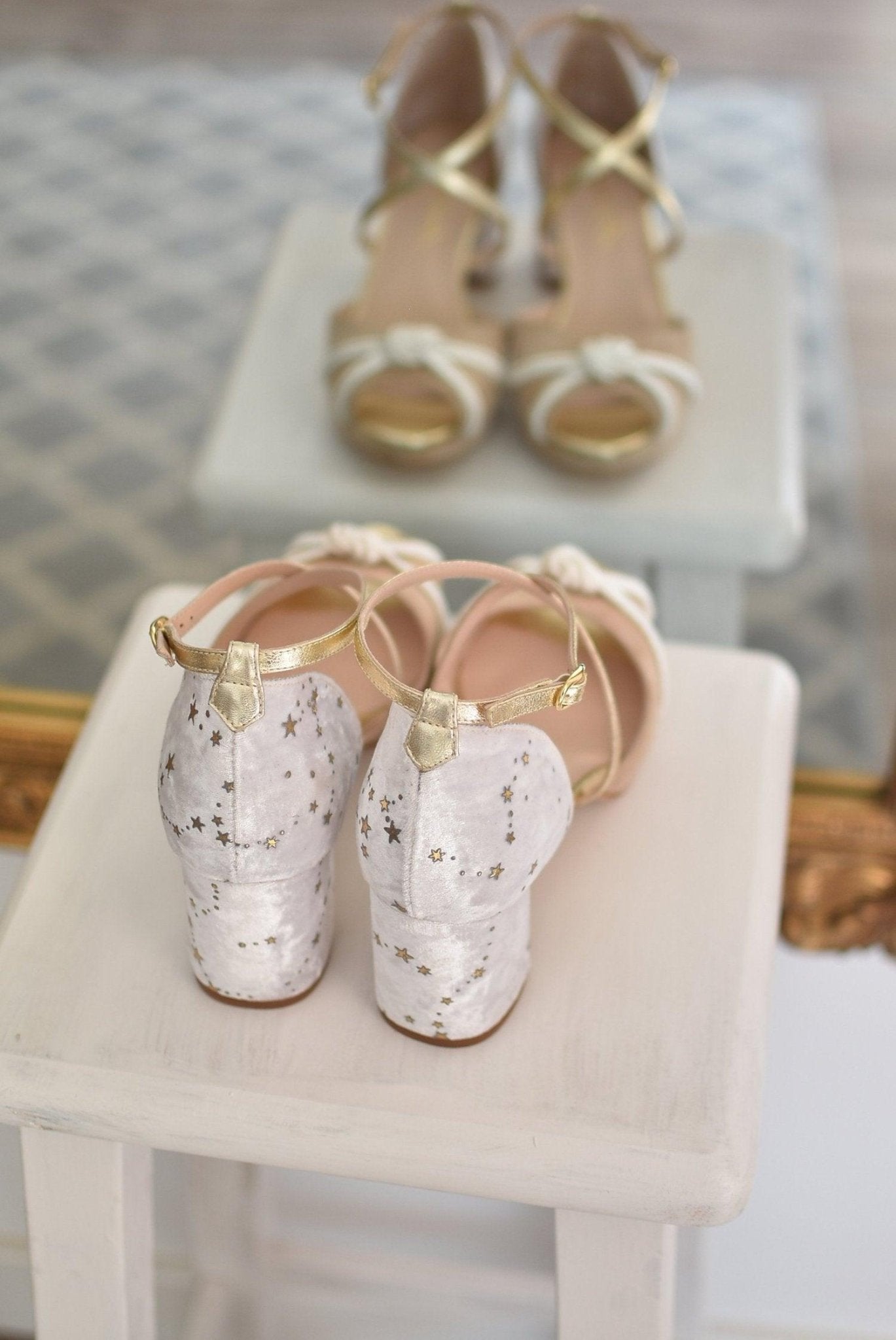 Rosalía abierto nudos de seda white velvet Colección Constelación mini - zapatos_novia