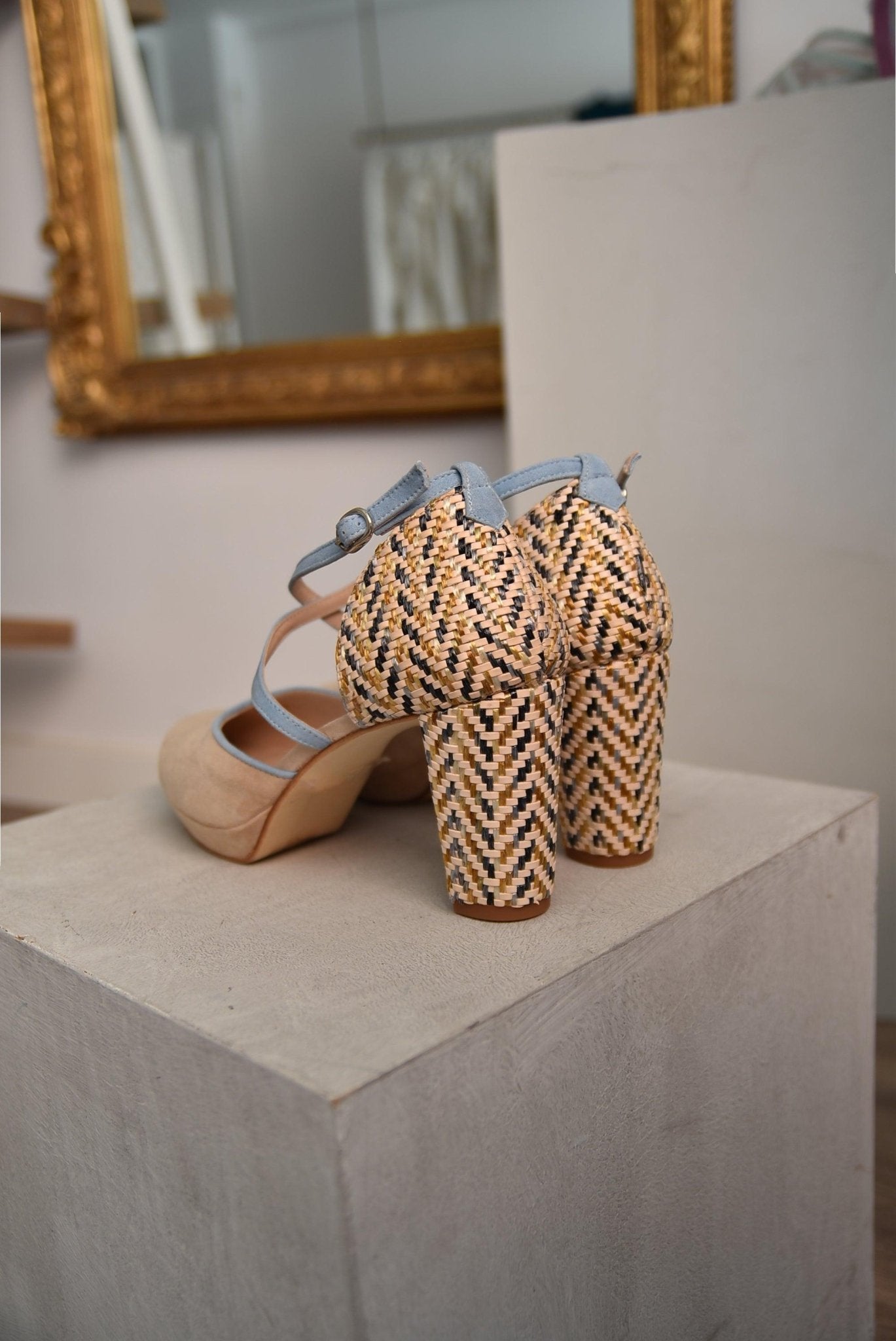 ROSALÍA cerrado india beige natural y celeste midi - zapatos_novia