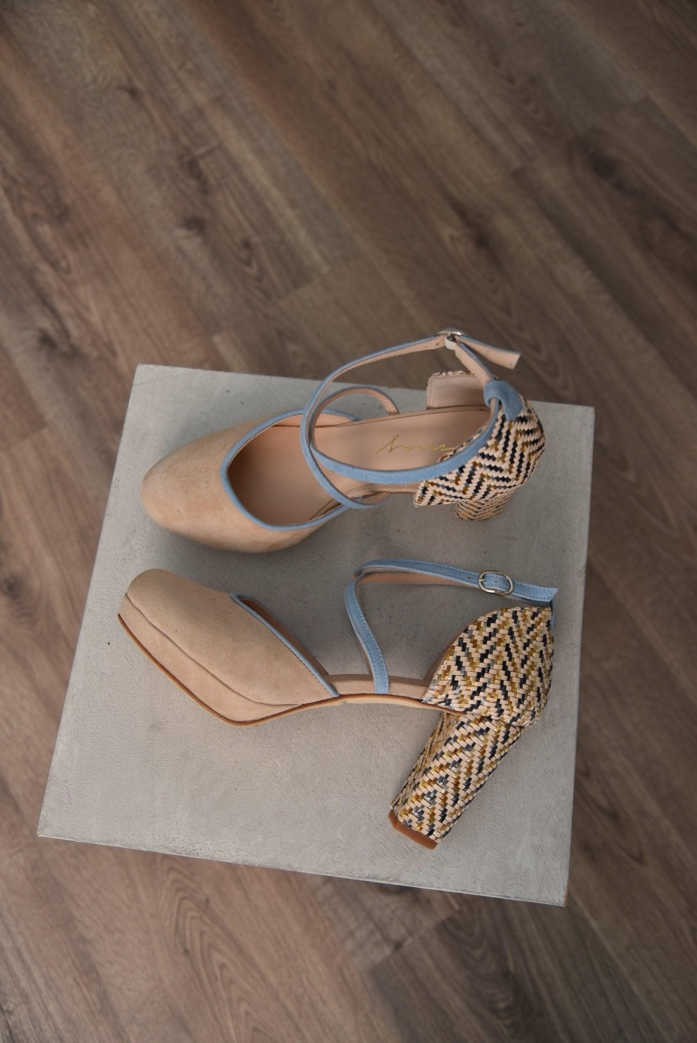 ROSALÍA cerrado india beige natural y celeste midi - zapatos_novia