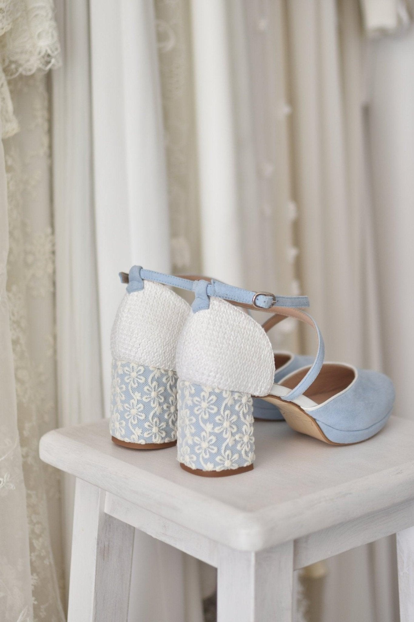 Rosalía cerrado soft blue Marion midi - zapatos_novia
