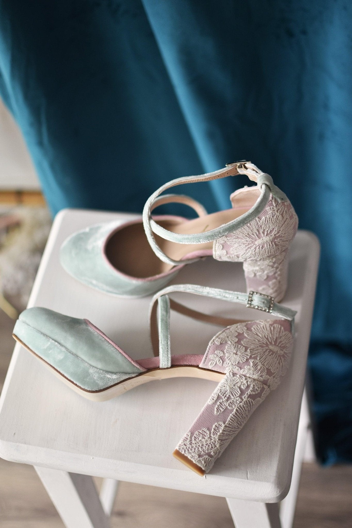 Rosalía cerrado terciopelo mint bordado Oliveti 95 - zapatos_novia