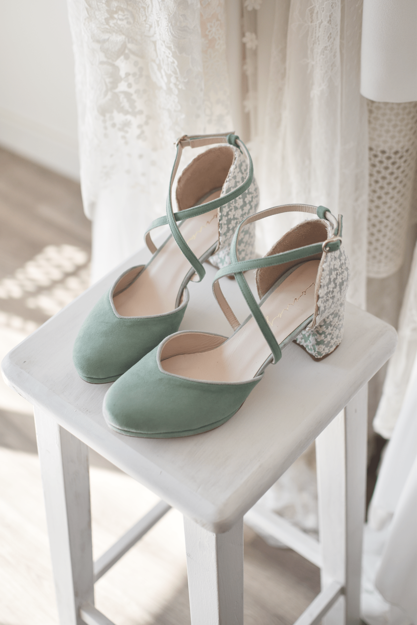 ROSALÍA cerrado verde eucalipto petit - zapatos_novia