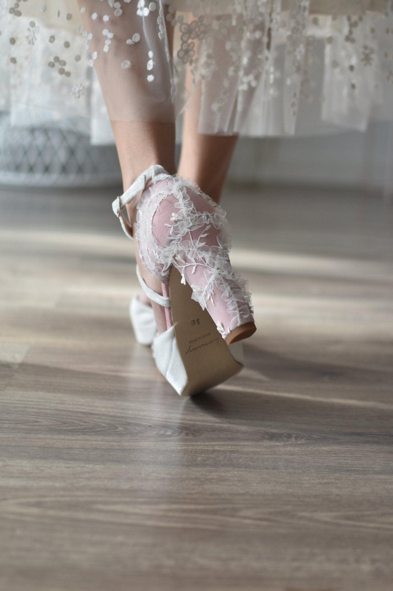 Rosalía terciopelo blanco y rosa bordado Camille tacón 10cm - zapatos_novia