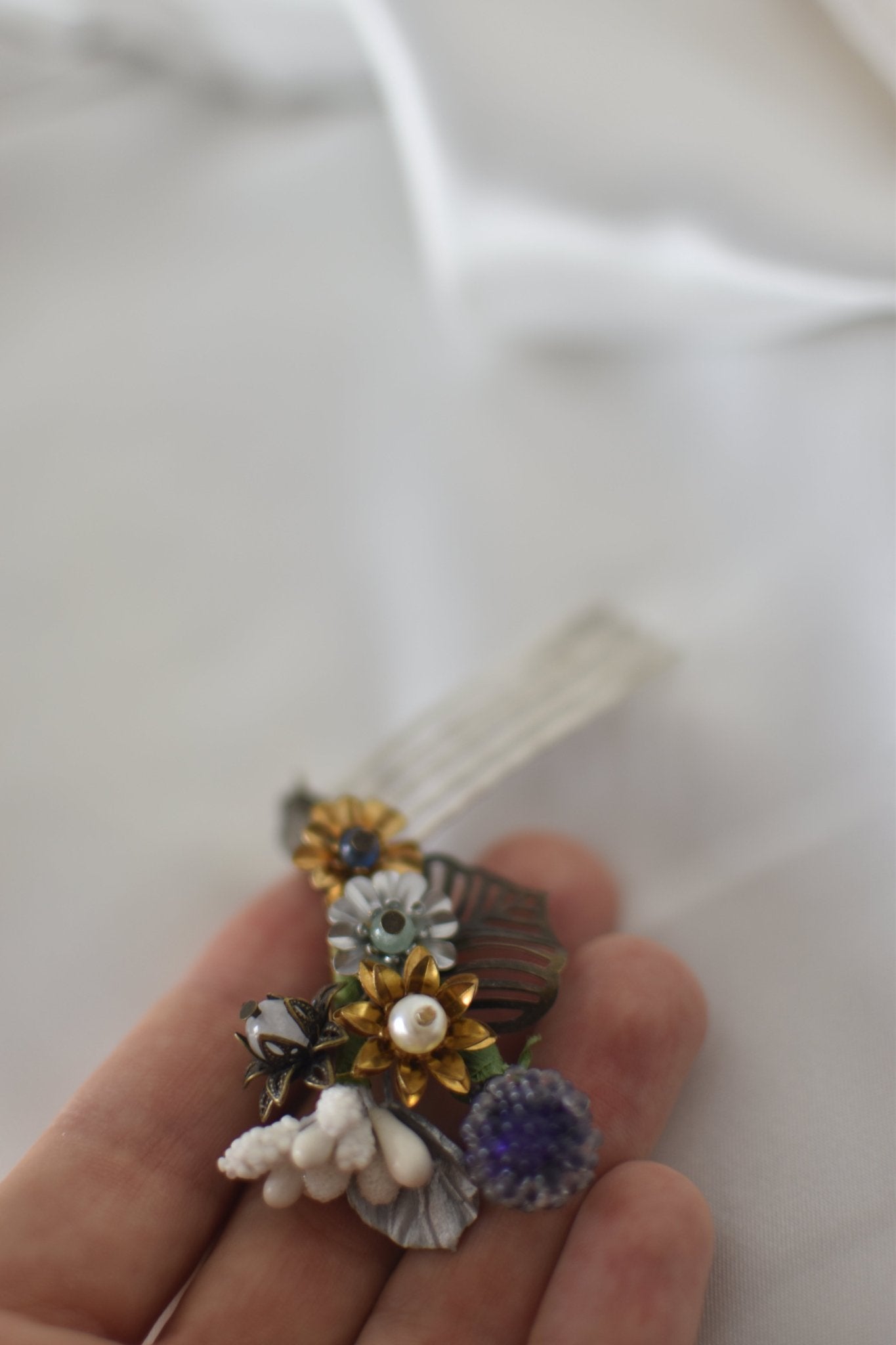 Tocado mini horquilla Jardín universo y flores - zapatos_novia