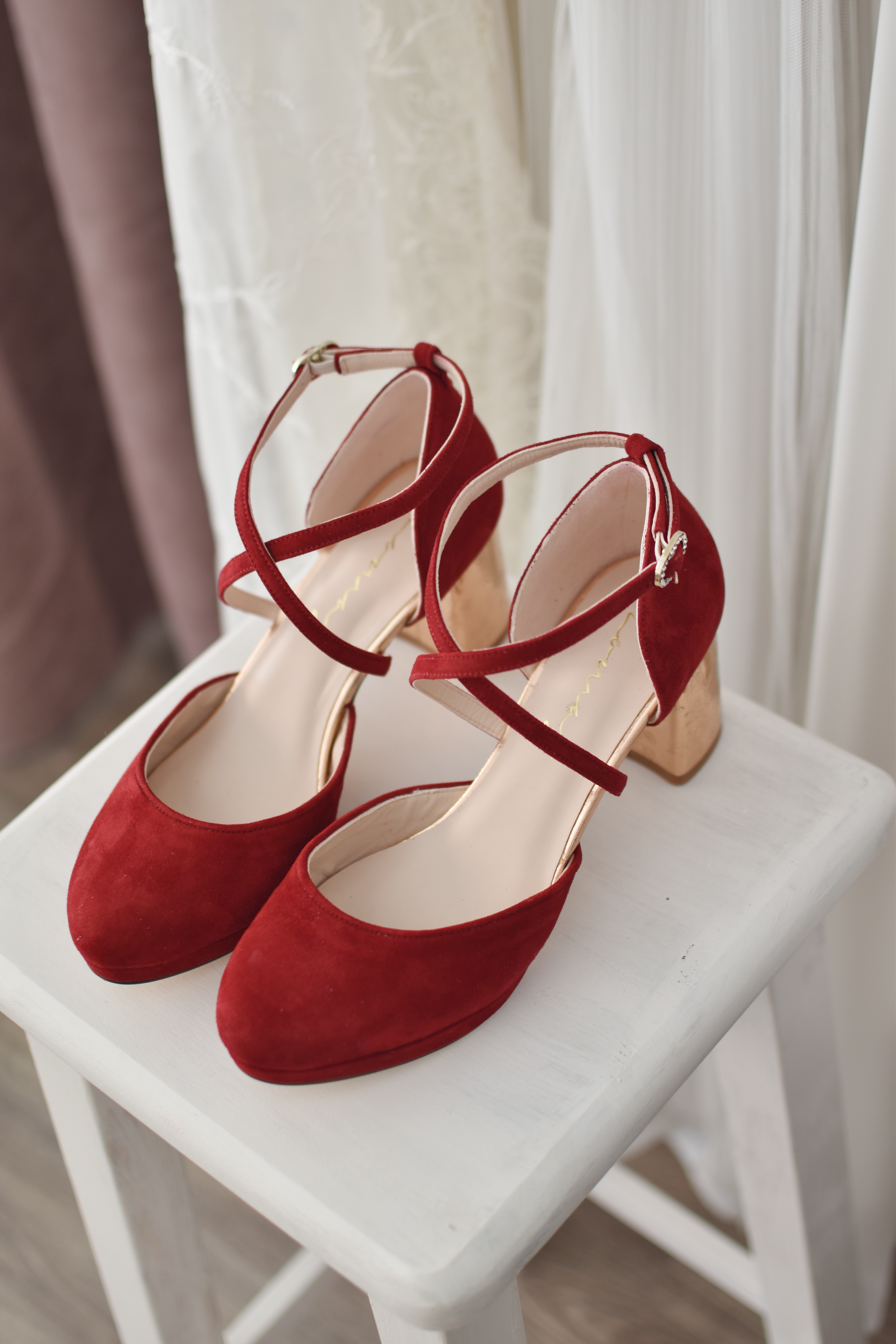 ROSALÍA cerrado burdeos tacón espejo petit