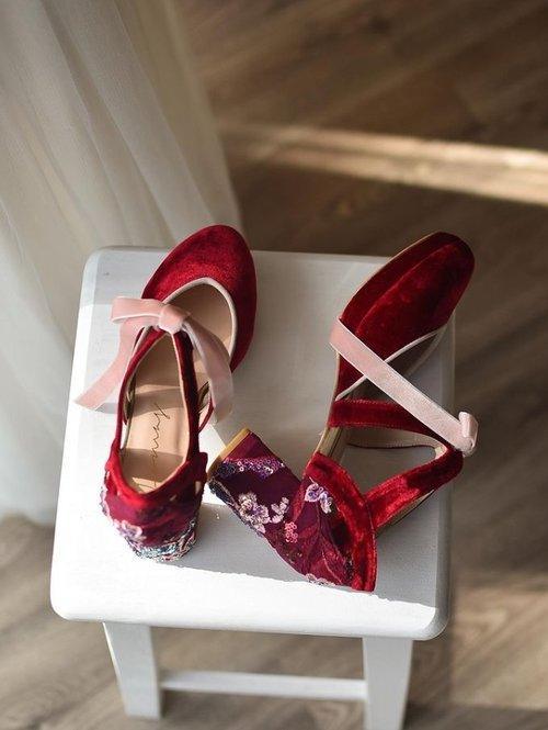 HERA cerrado Cherry velvet red Grafito Valentina petit - zapatos_novia