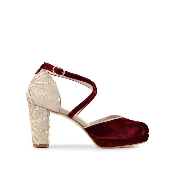 Rosalía closed red velvet Ceres heel 8.5cm