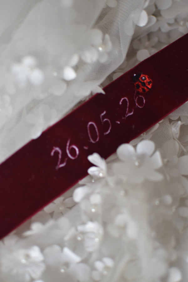 Cinta de terciopelo novia fecha y mariquita