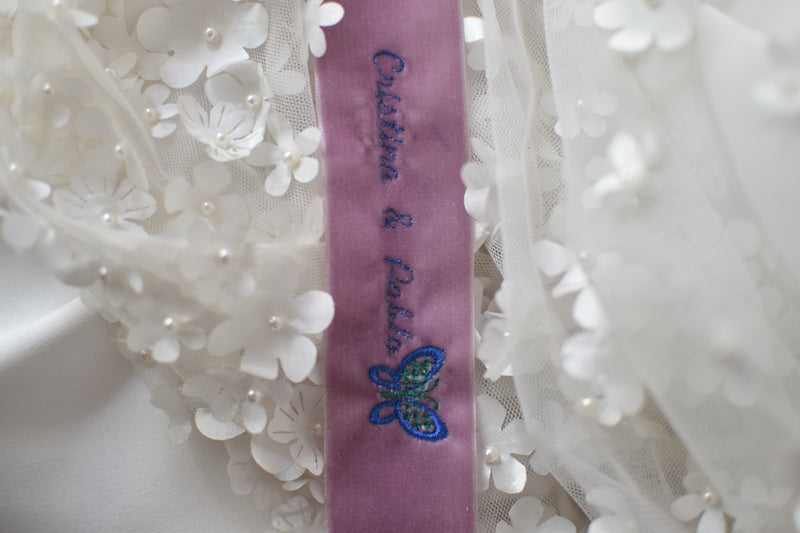Cinta de terciopelo novia nombres y mariposa