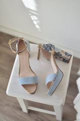 SANDALIA PARA NOVIA PERSONALIZADA CON HEBILLAS  TACON CON FLORES 