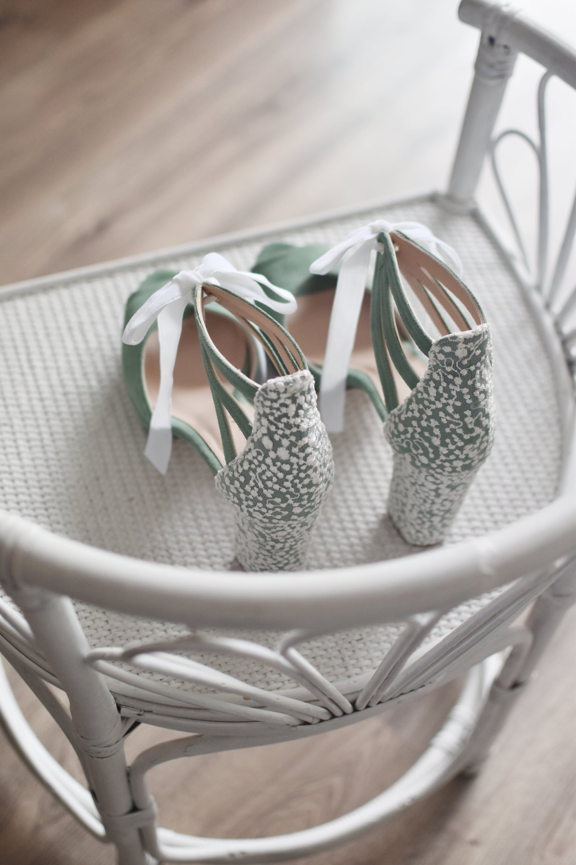 TACON ABIERTO PARA NOVIA PERSONALIZADO CON BORDADO Y ABIERTO