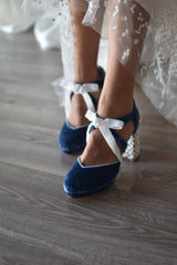 ZAPATOS DE NOVIA REDONDEADOS ATADOS CON LAZO