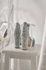 TACON PERSONALIZADO PARA NOVIA CON BORDADO Y LAZOS