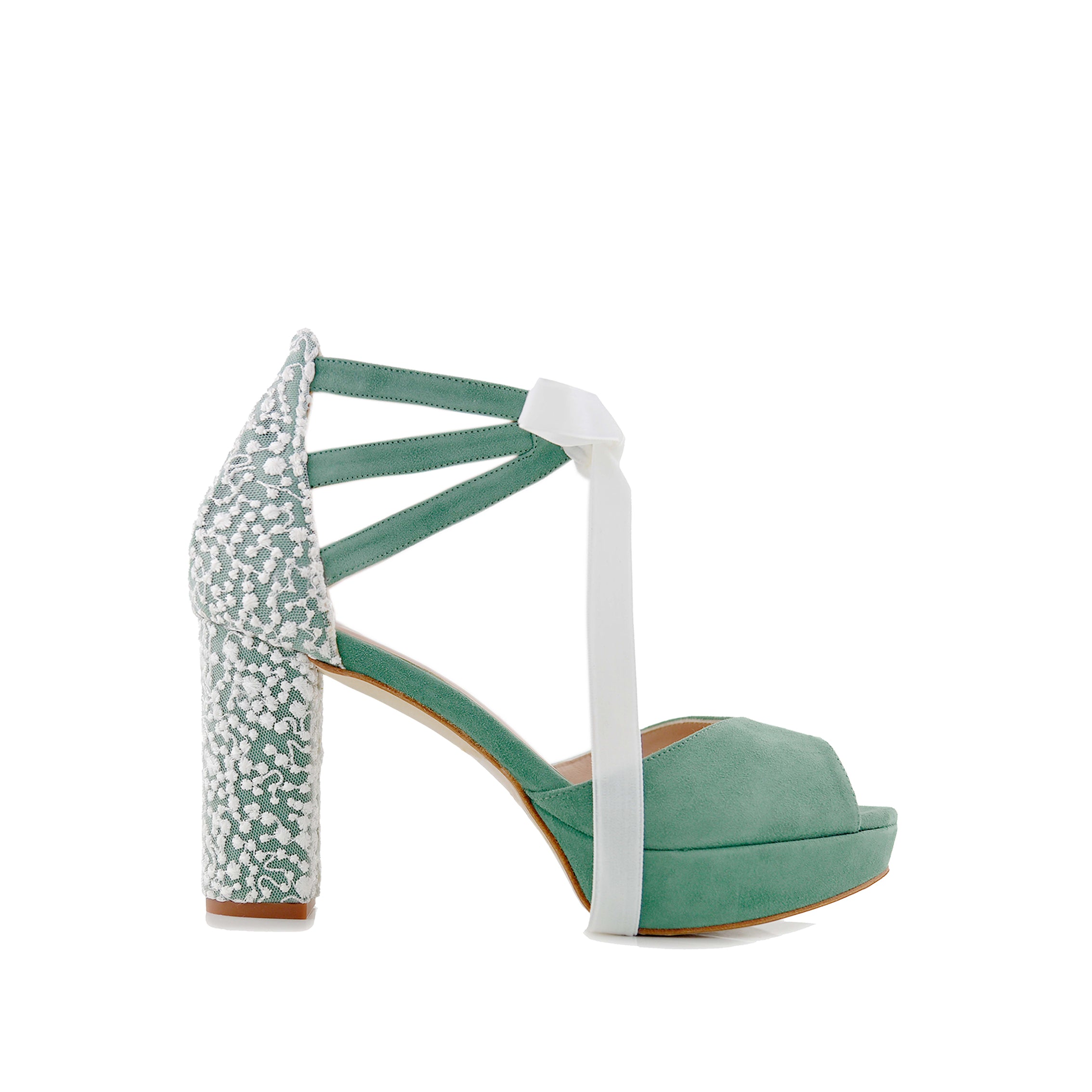 ZAPATO PERSONALIZADO CON CIERRE DE LAZOS Y TACON BORDADO