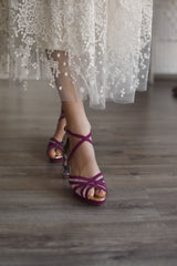 SANDALIA PERSONALIZADA DE NOVIA CON TIRAS DE ANTE FUCSIA CRUZADAS