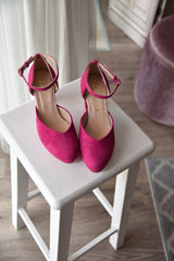 ZAPATO PERSONALIZADO PARA NOVIAS CON LA PUNTERA CERRADA DE ANTE COLOR BORGOÑA