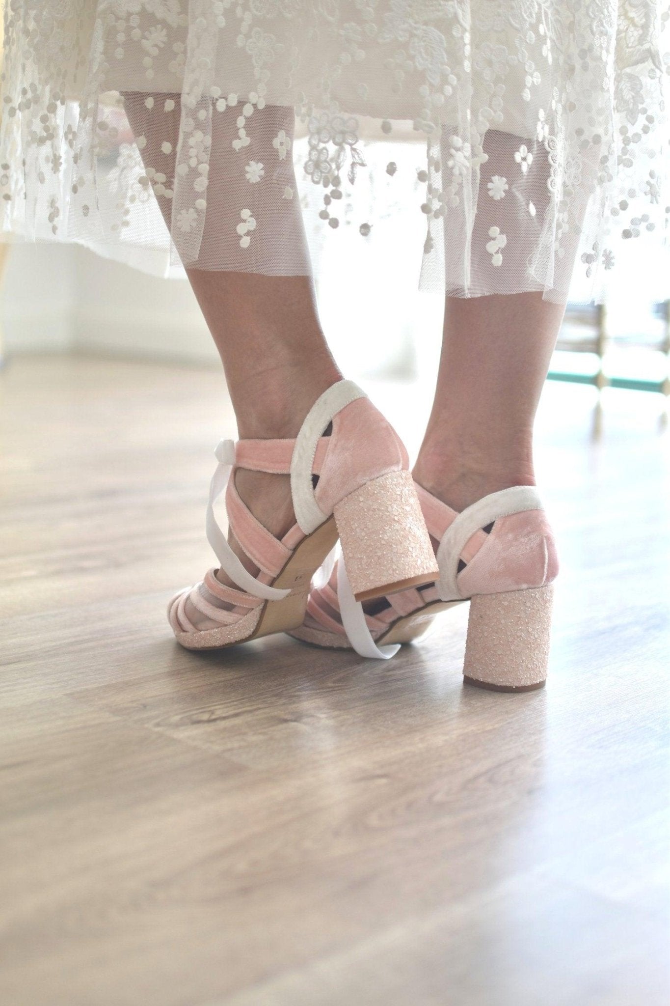 Ciara pink velvet arco blanco petit - zapatos_novia