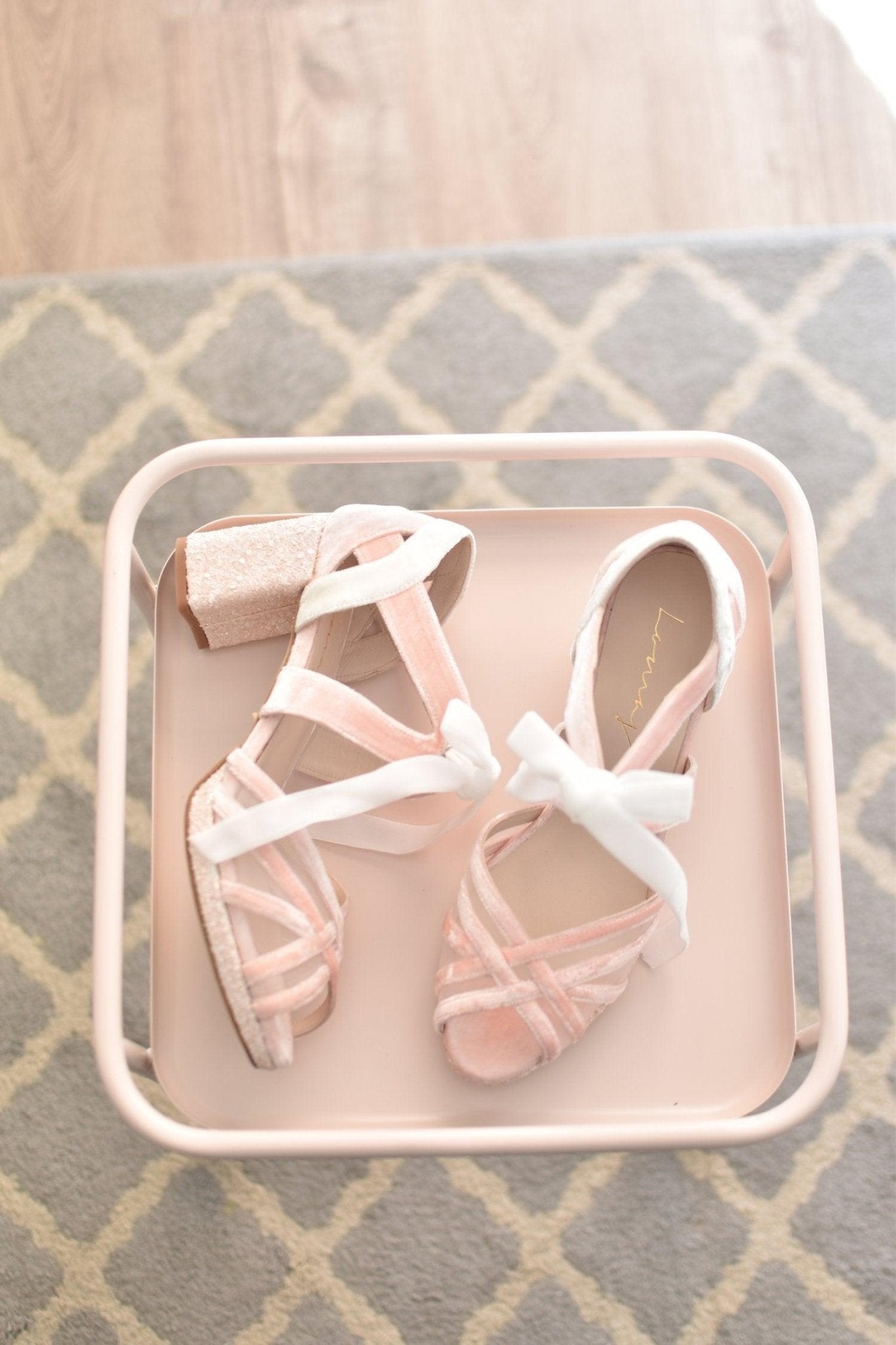 Ciara pink velvet arco blanco petit - zapatos_novia