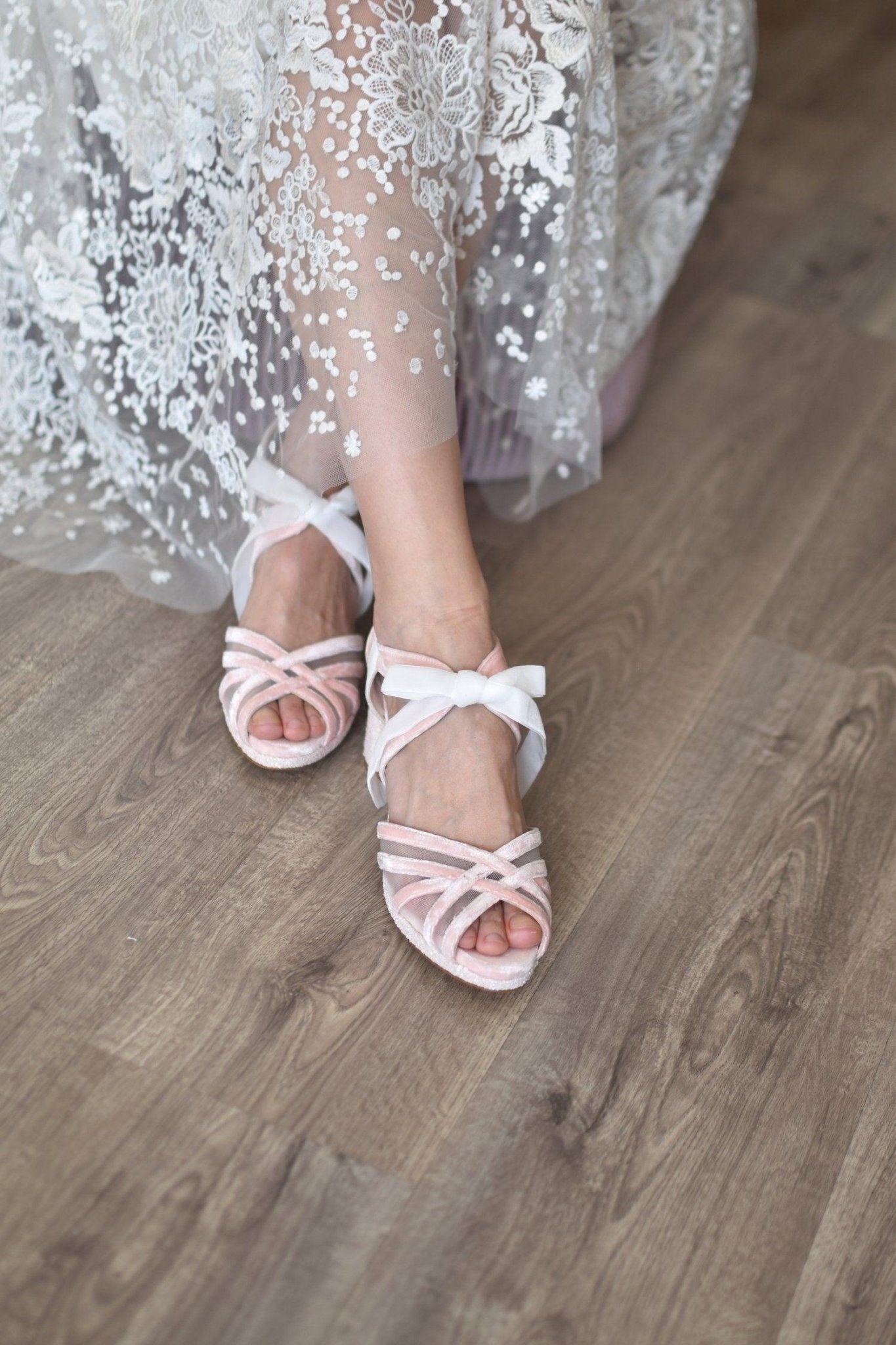 Ciara pink velvet arco blanco petit - zapatos_novia
