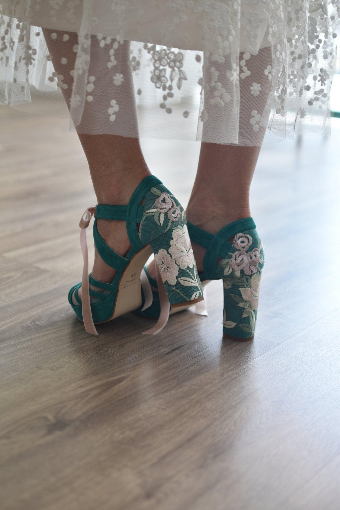CIARA verde Nora bordado Atenas 95 - zapatos_novia