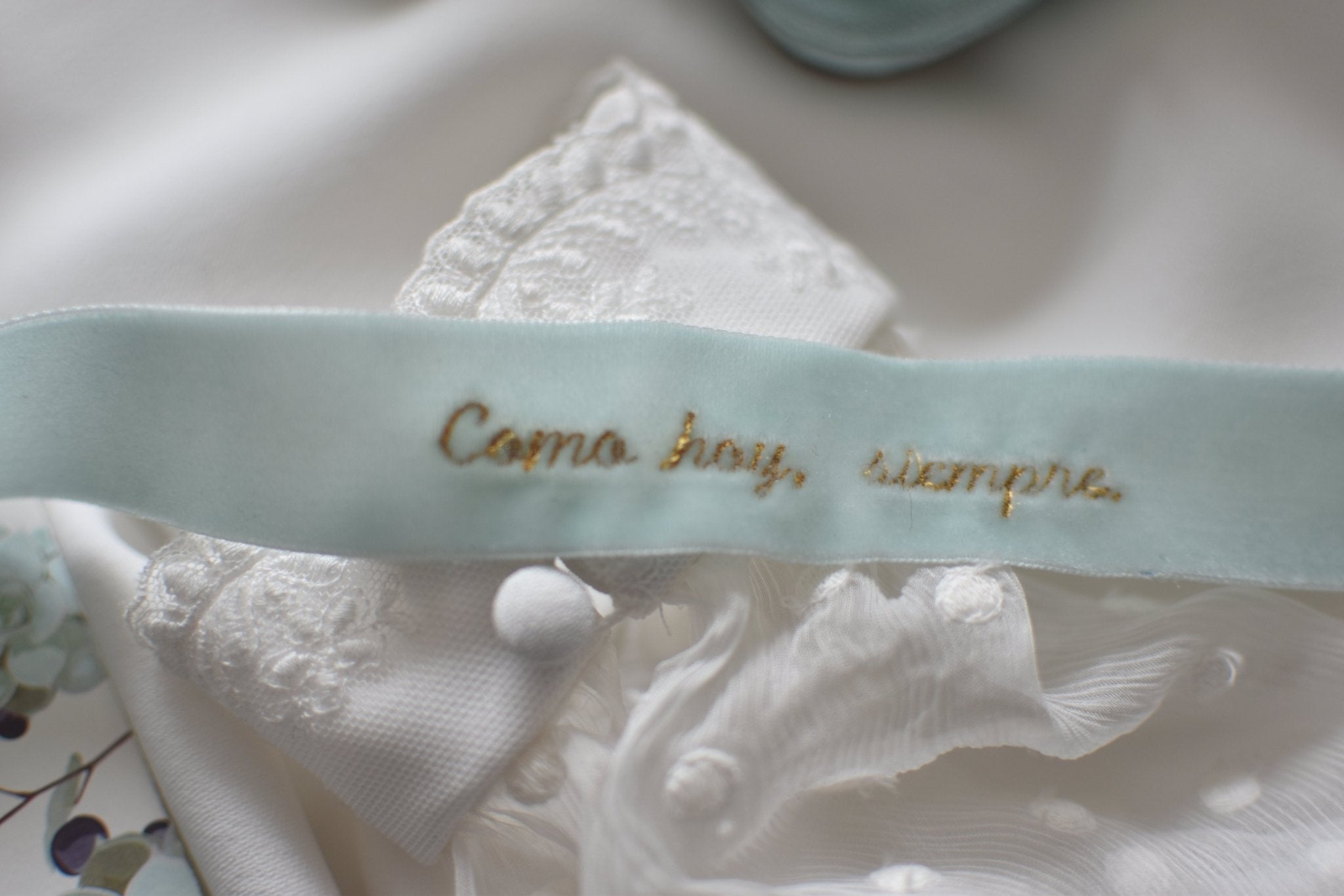 Cinta de terciopelo frase personalizada bordada " COMO HOY, SIEMPRE" - zapatos_novia
