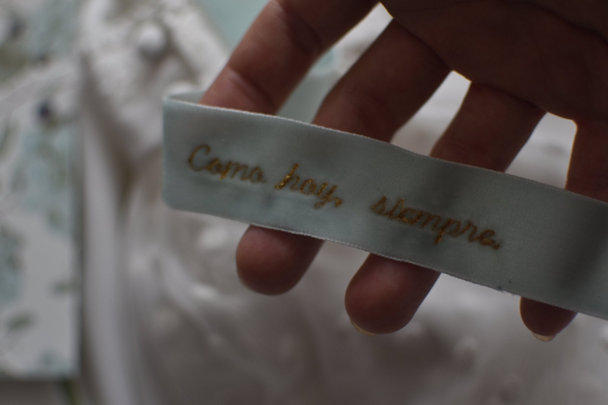 Cinta de terciopelo frase personalizada bordada " COMO HOY, SIEMPRE" - zapatos_novia
