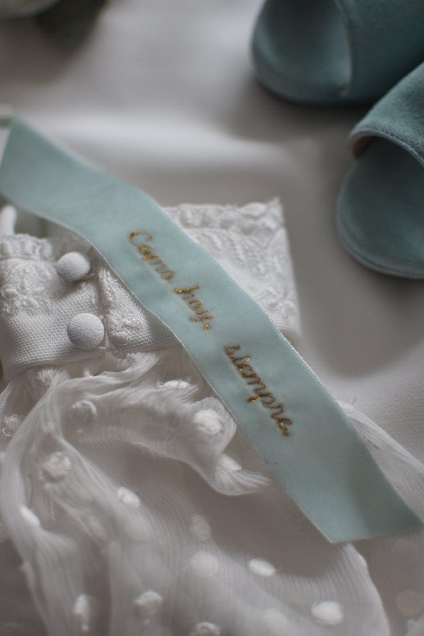 Cinta de terciopelo frase personalizada bordada " COMO HOY, SIEMPRE" - zapatos_novia
