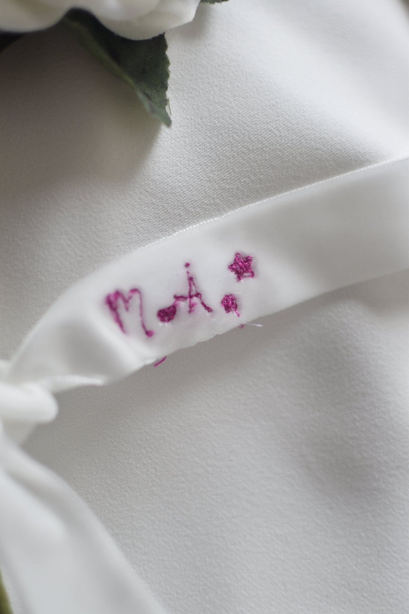 Cinta de terciopelo frase personalizada bordada Iniciales dibujadas - zapatos_novia