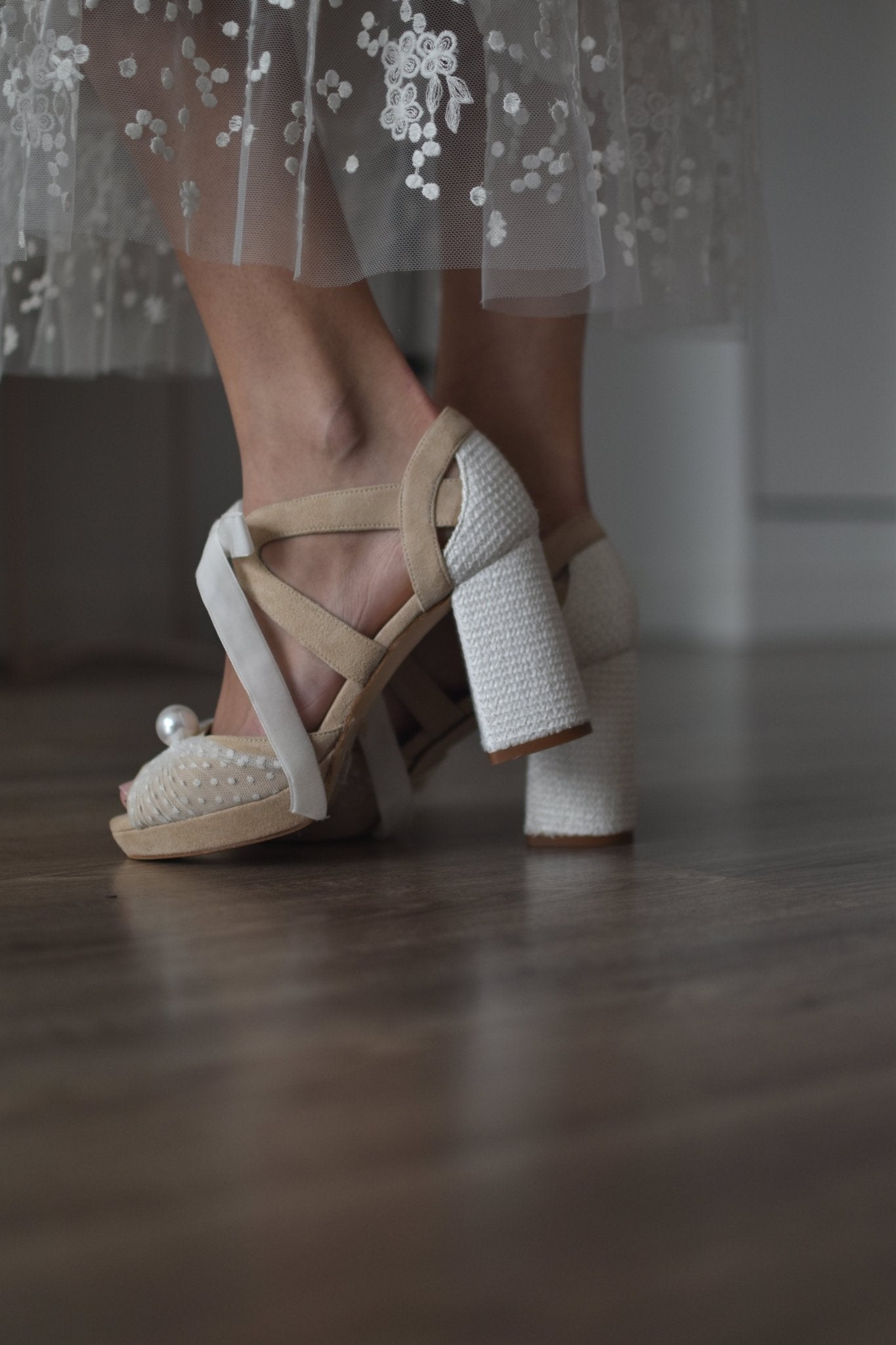 .EN STOCK ÁGNES beige rafia perla Talla 38 - zapatos_novia