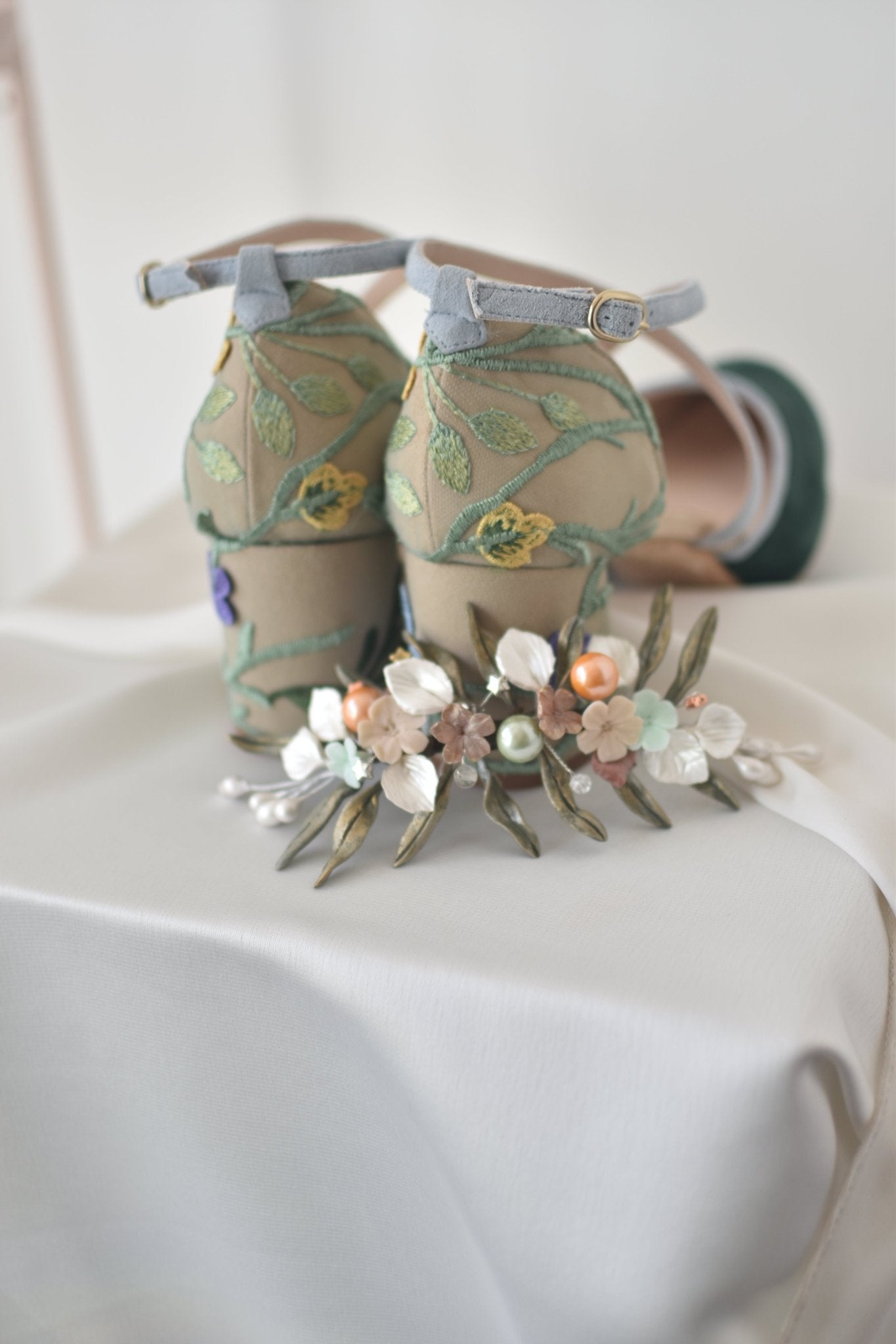 EN STOCK Tocado porcelana novia hojas de olivo - zapatos_novia