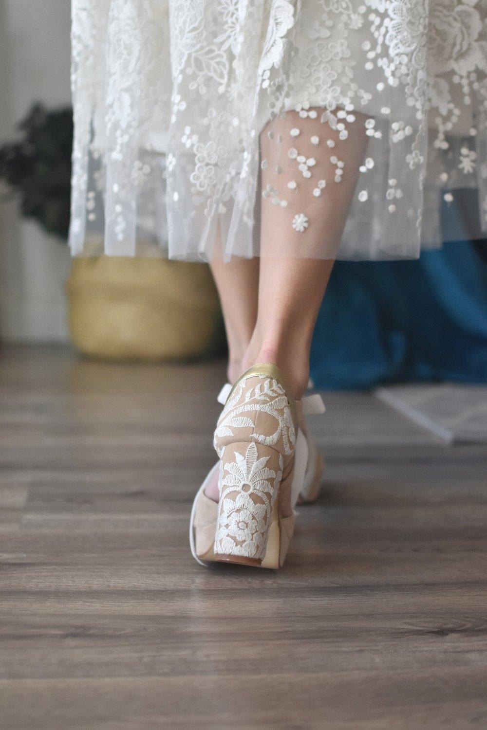 HERA abierto beige bordado YAUM 95 - zapatos_novia