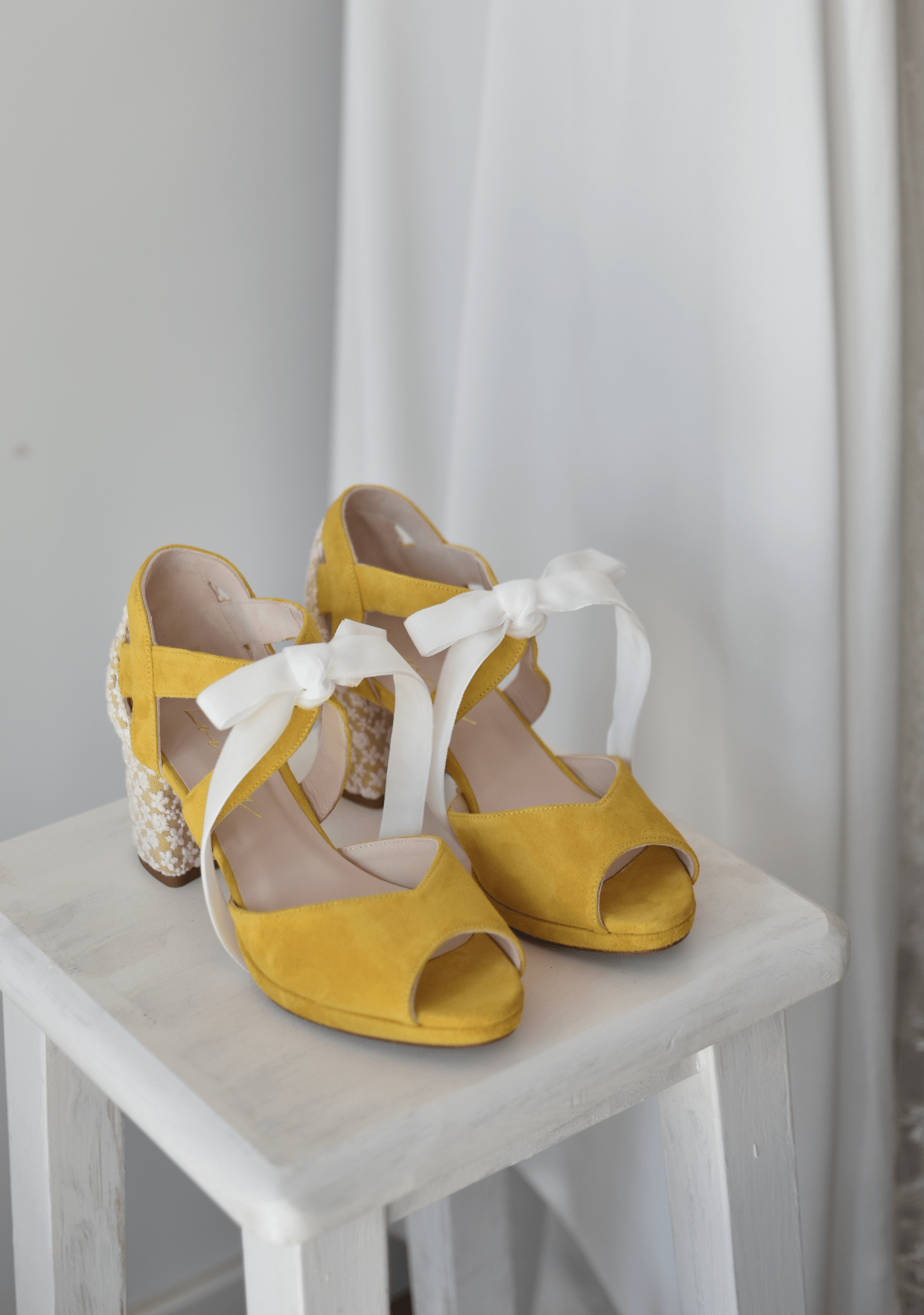 HERA abierto mostaza Marion petit - zapatos_novia
