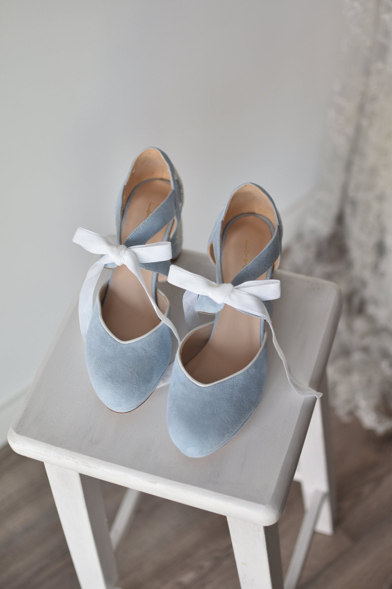 HERA cerrado celeste bordado Antique theatro blanco petit - zapatos_novia
