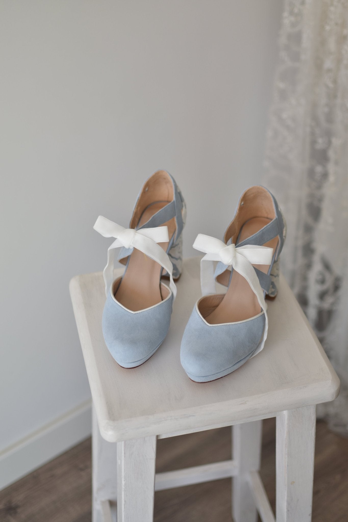 HERA cerrado celeste bordado Esperanza blanco 85 - zapatos_novia