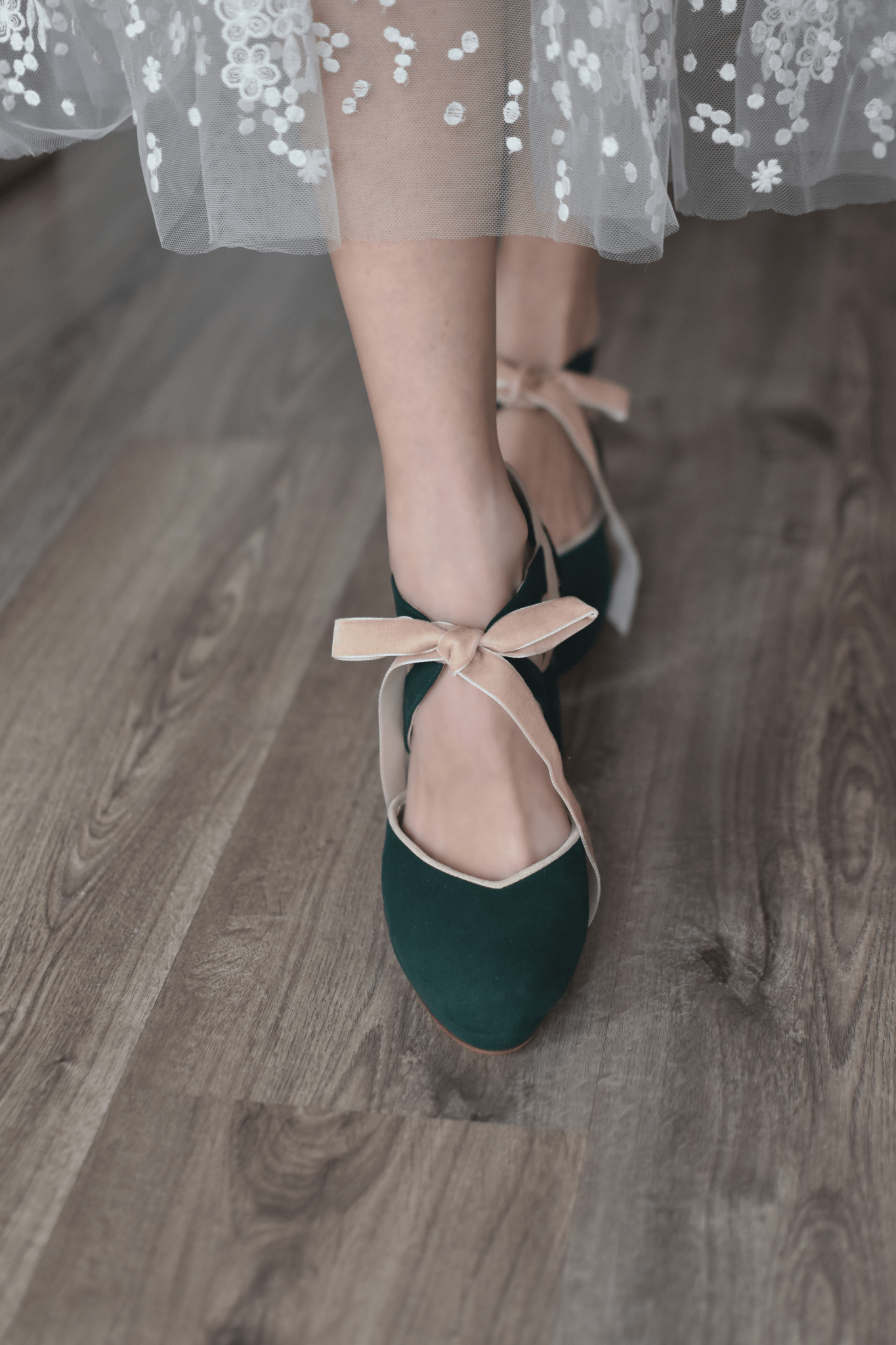 HERA cerrado verde botella y beige constelación 85 - zapatos_novia