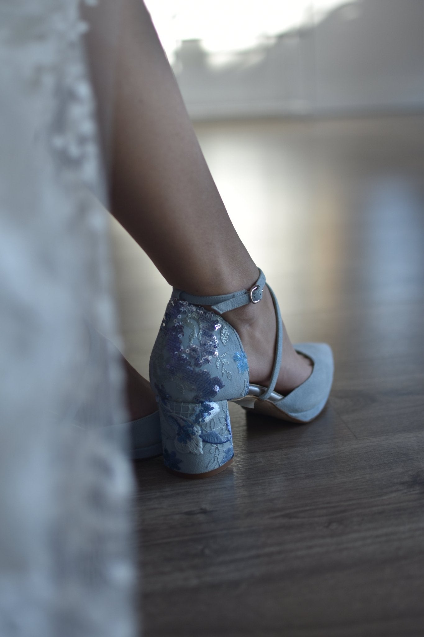 LOLA nuevo separado azul Daphne bordado Grafito - zapatos_novia