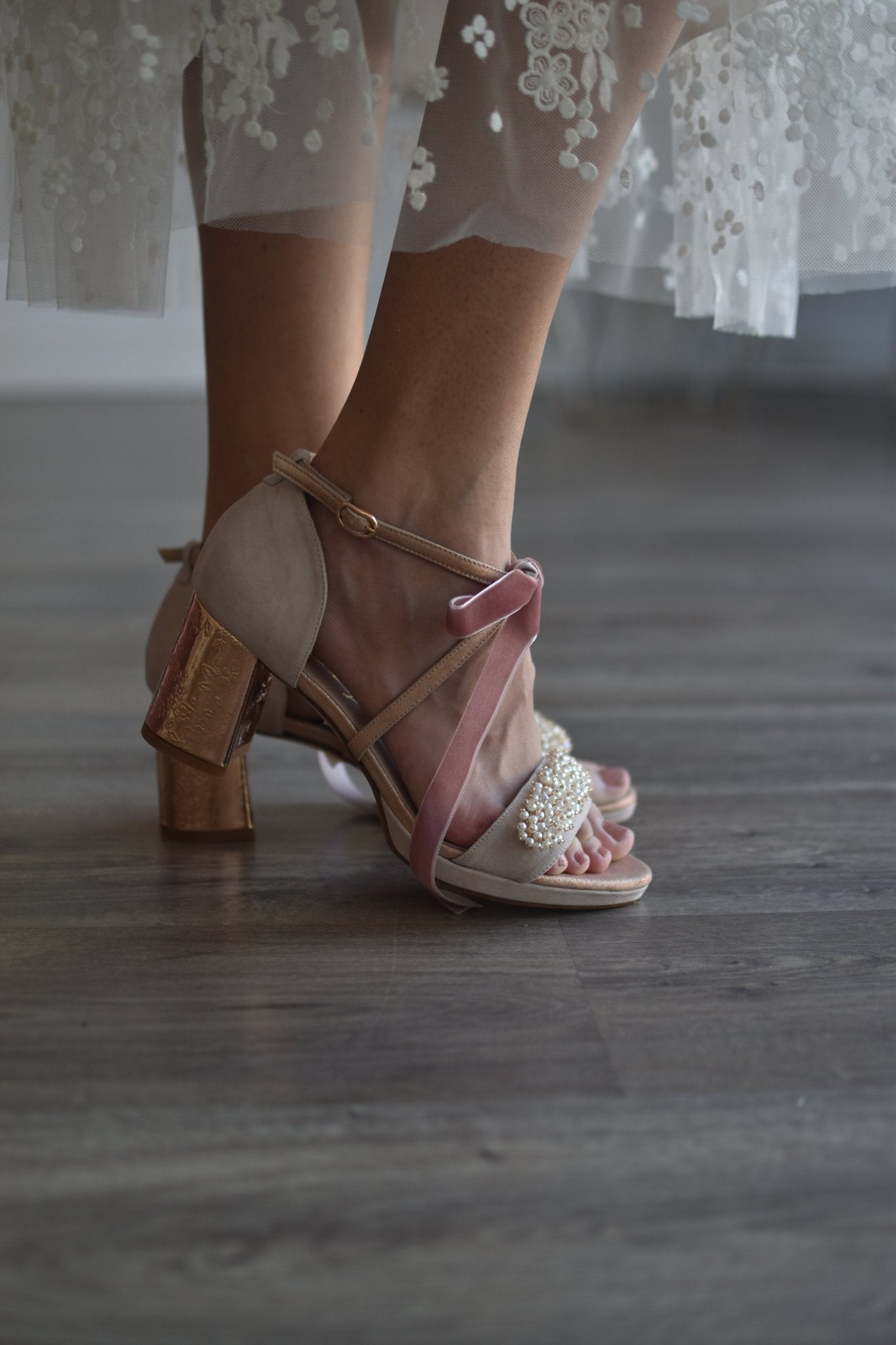 MATILDA rosa suave perls espejo oro rosa midi - zapatos_novia
