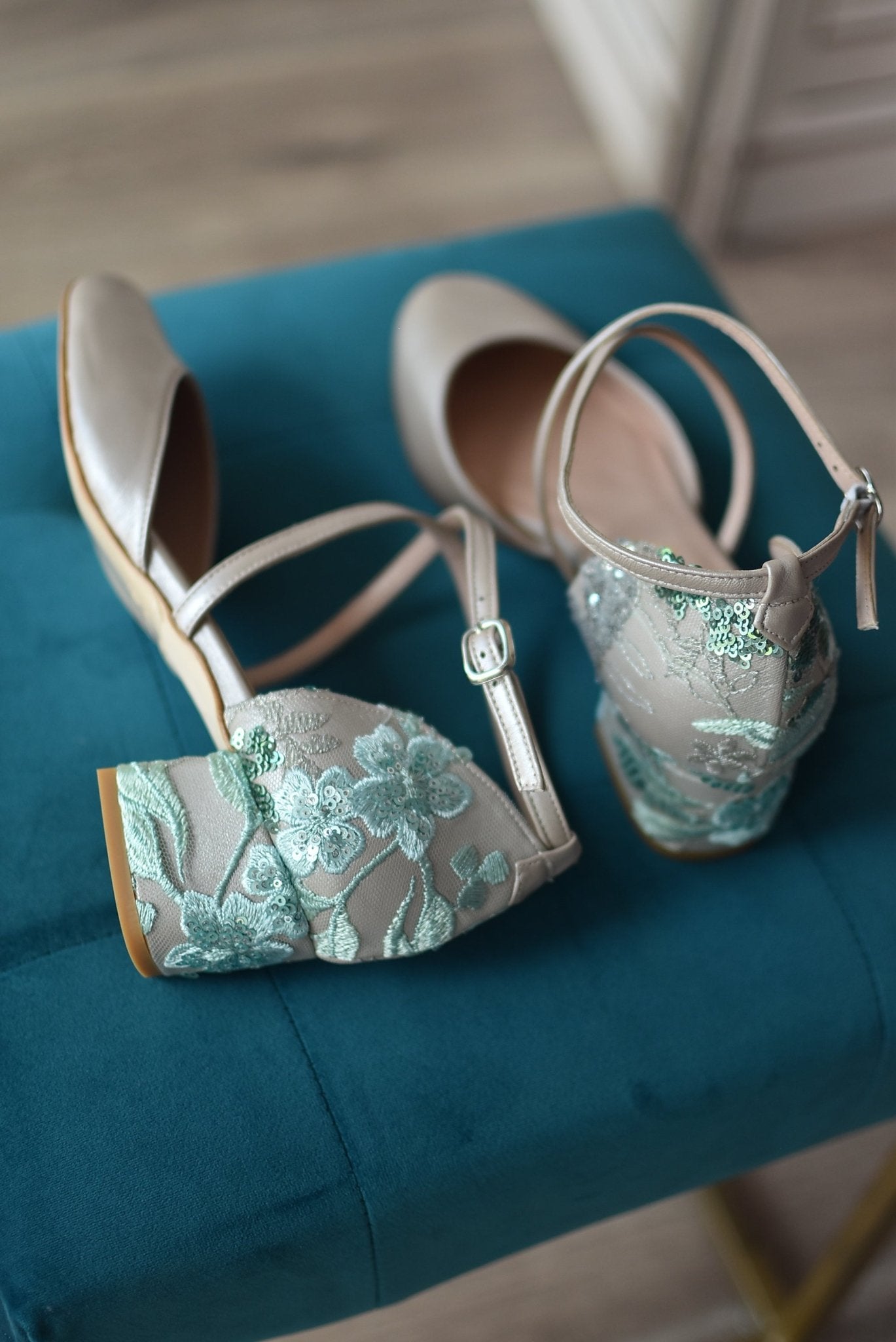 ROSALÍA cerrado nácar dorado bordado Grafito mint mini 55 - zapatos_novia